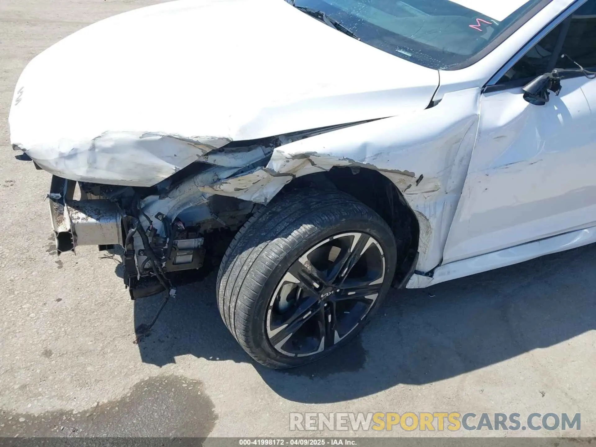 18 Photograph of a damaged car 5XXG64J28NG112507 KIA K5 2022