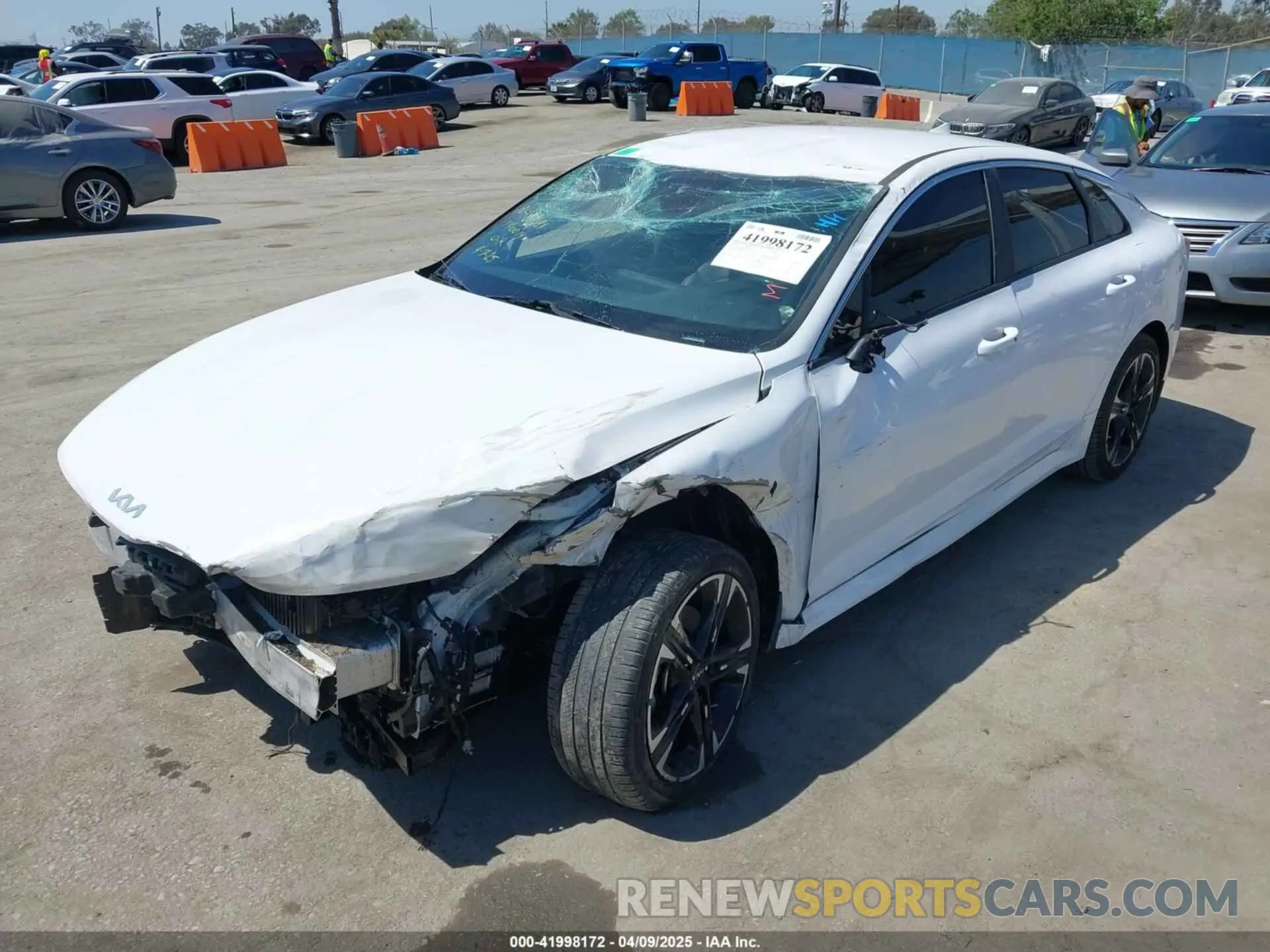 2 Photograph of a damaged car 5XXG64J28NG112507 KIA K5 2022