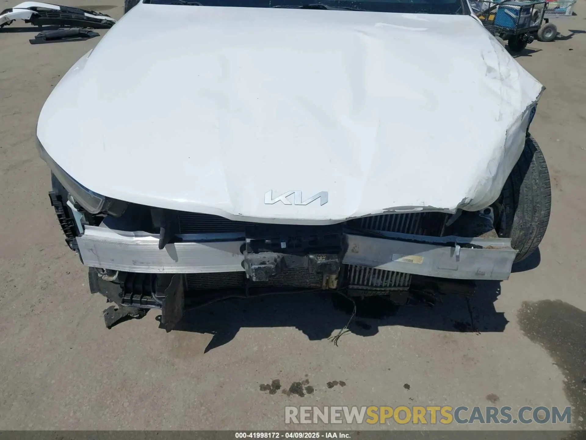 6 Photograph of a damaged car 5XXG64J28NG112507 KIA K5 2022