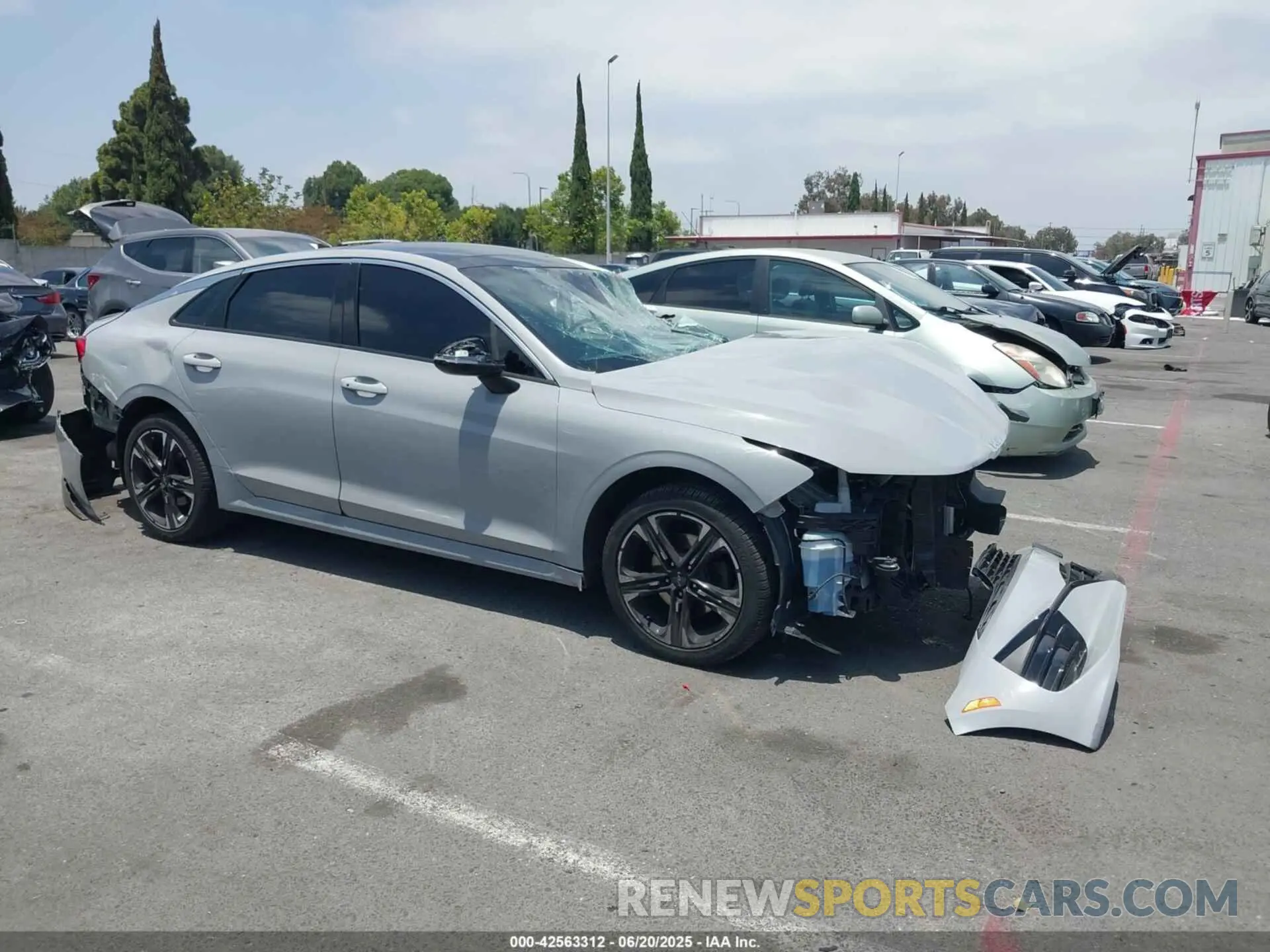 1 Photograph of a damaged car 5XXG64J28NG119151 KIA K5 2022