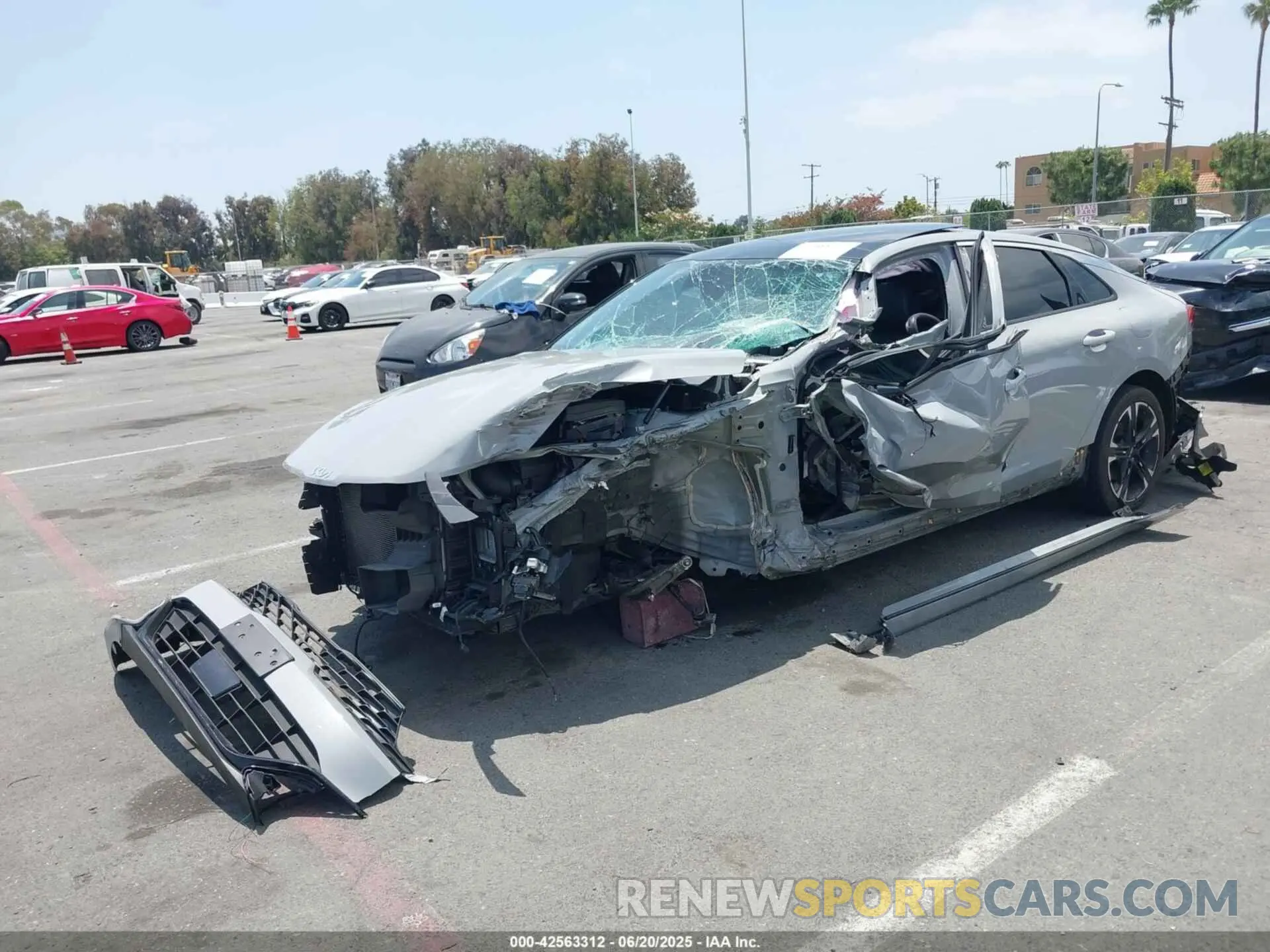 2 Photograph of a damaged car 5XXG64J28NG119151 KIA K5 2022