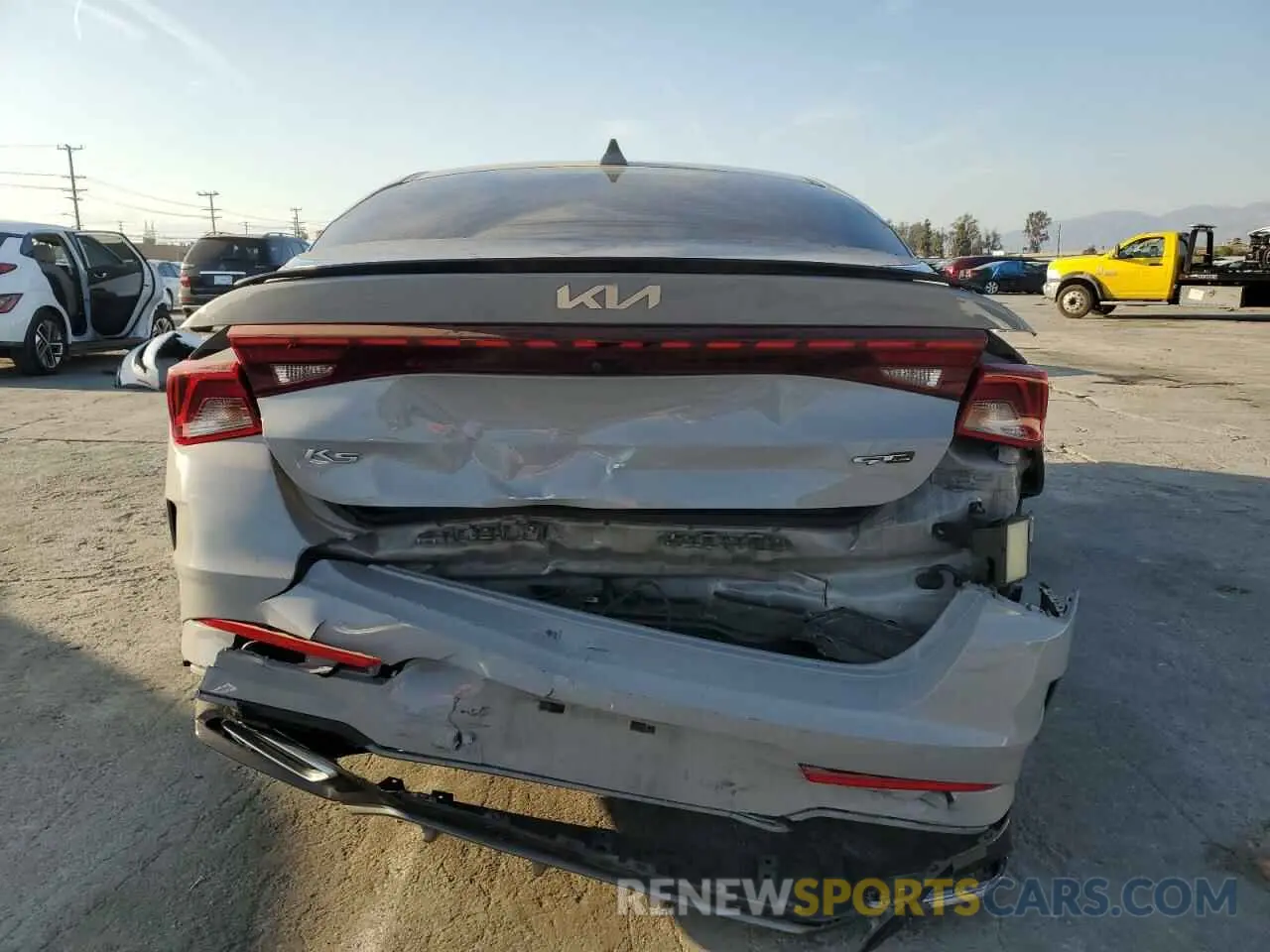 6 Photograph of a damaged car 5XXG64J28NG124527 KIA K5 2022