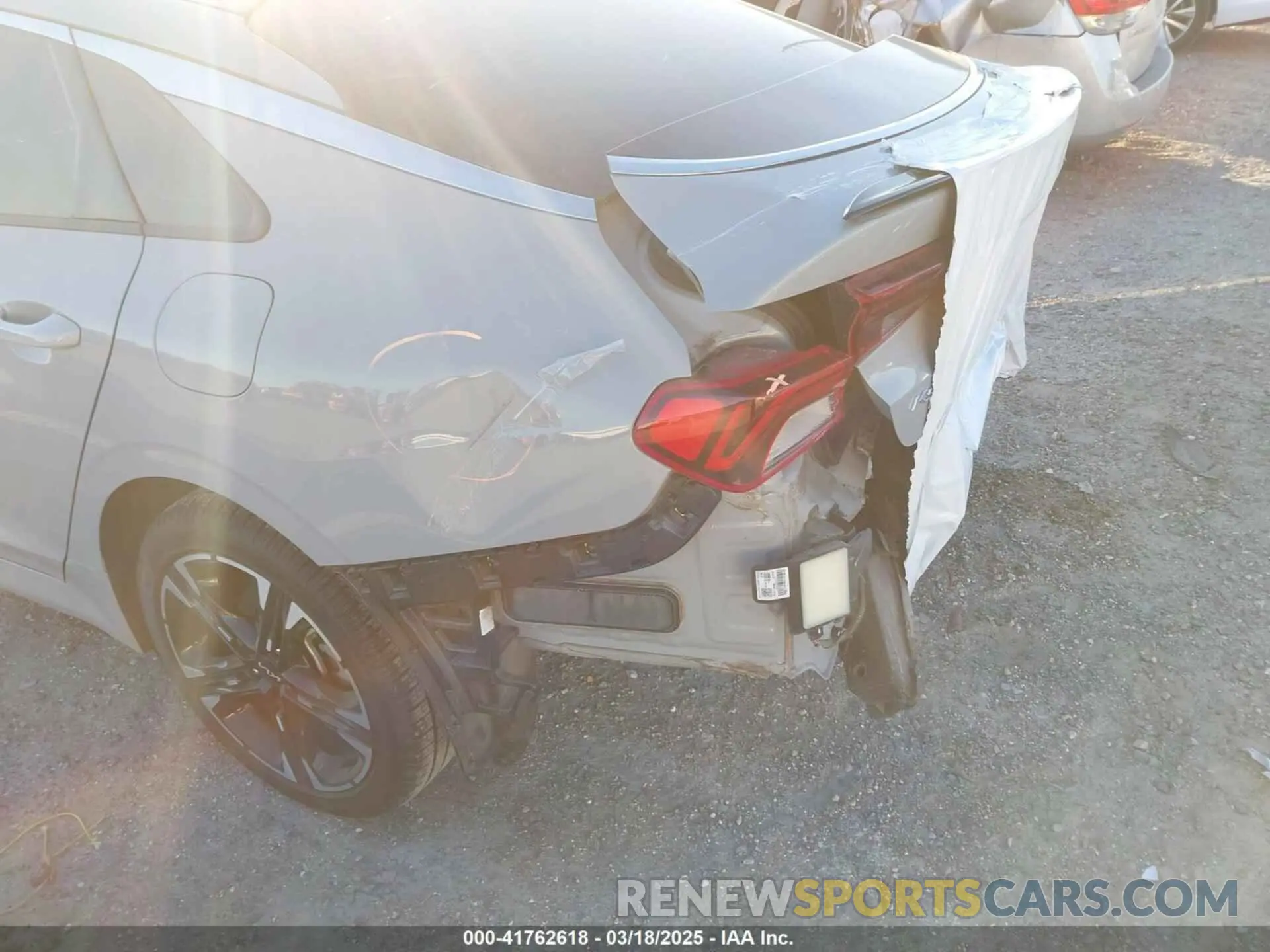 17 Photograph of a damaged car 5XXG64J28NG126388 KIA K5 2022