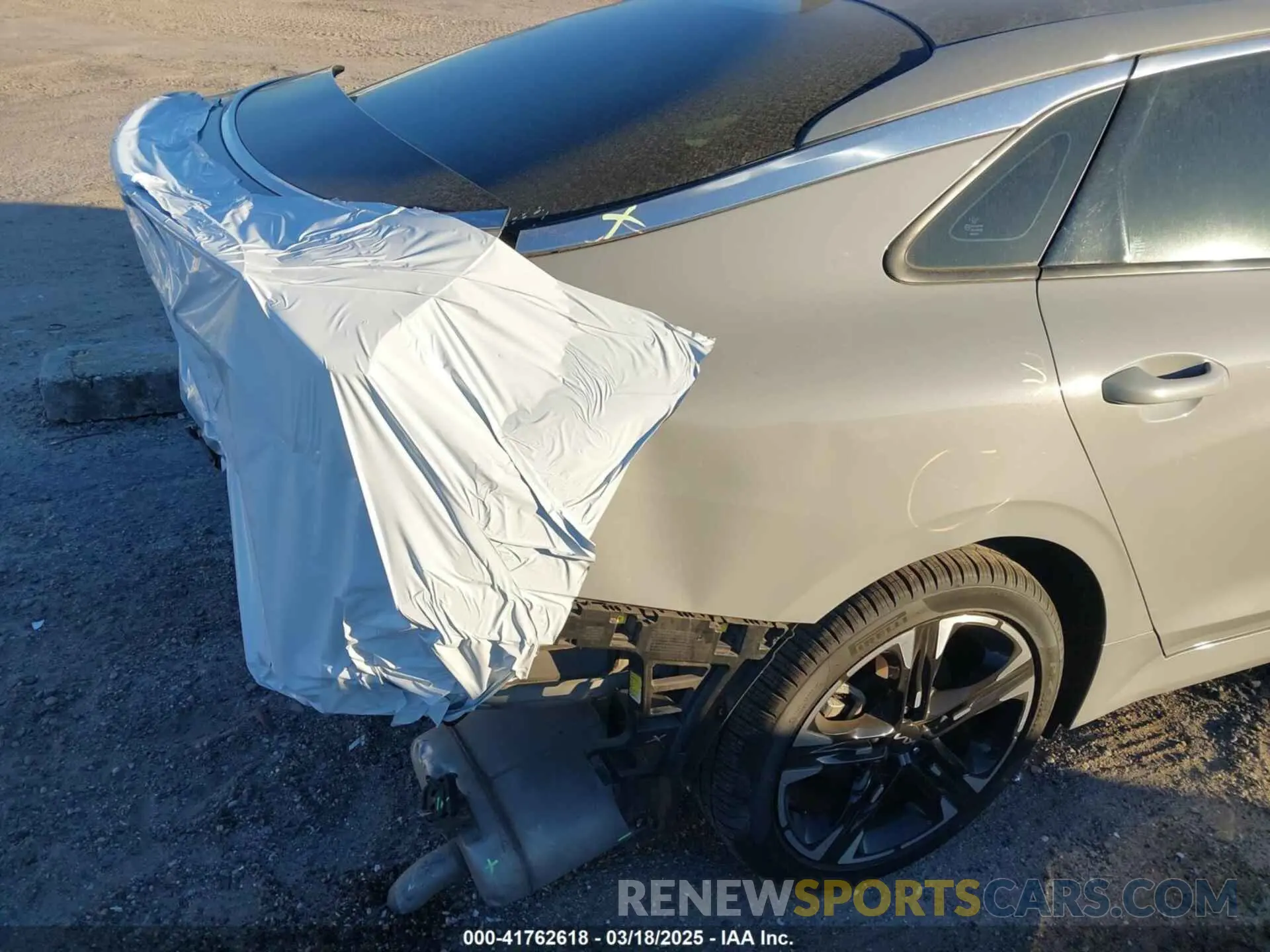18 Photograph of a damaged car 5XXG64J28NG126388 KIA K5 2022