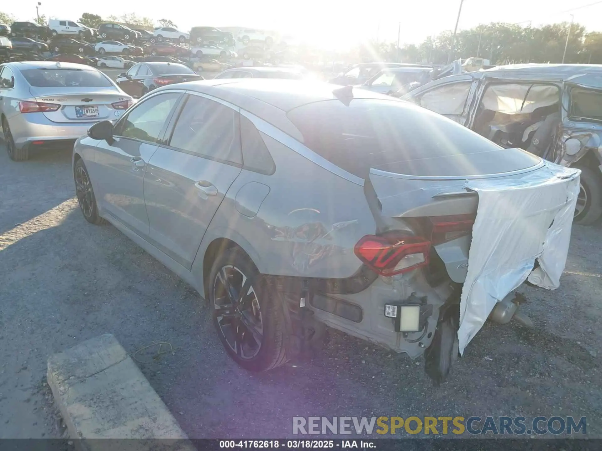 3 Photograph of a damaged car 5XXG64J28NG126388 KIA K5 2022