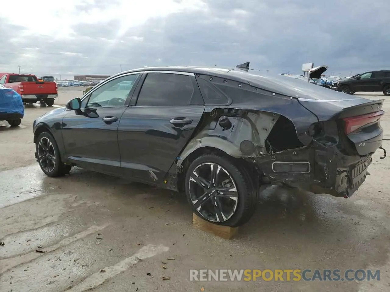 2 Photograph of a damaged car 5XXG64J28NG131350 KIA K5 2022