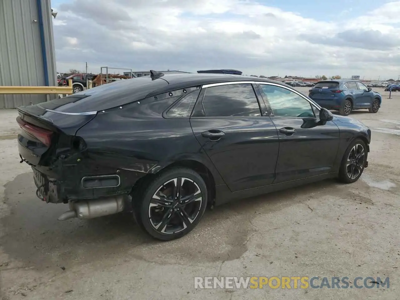 3 Photograph of a damaged car 5XXG64J28NG131350 KIA K5 2022