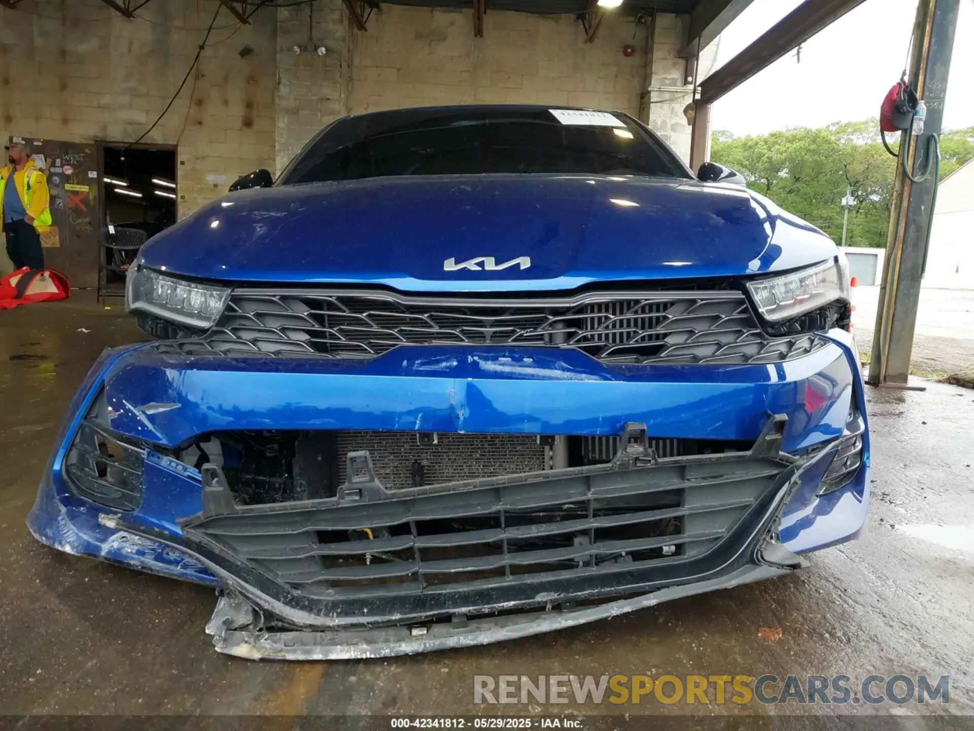 6 Photograph of a damaged car 5XXG64J28NG135866 KIA K5 2022