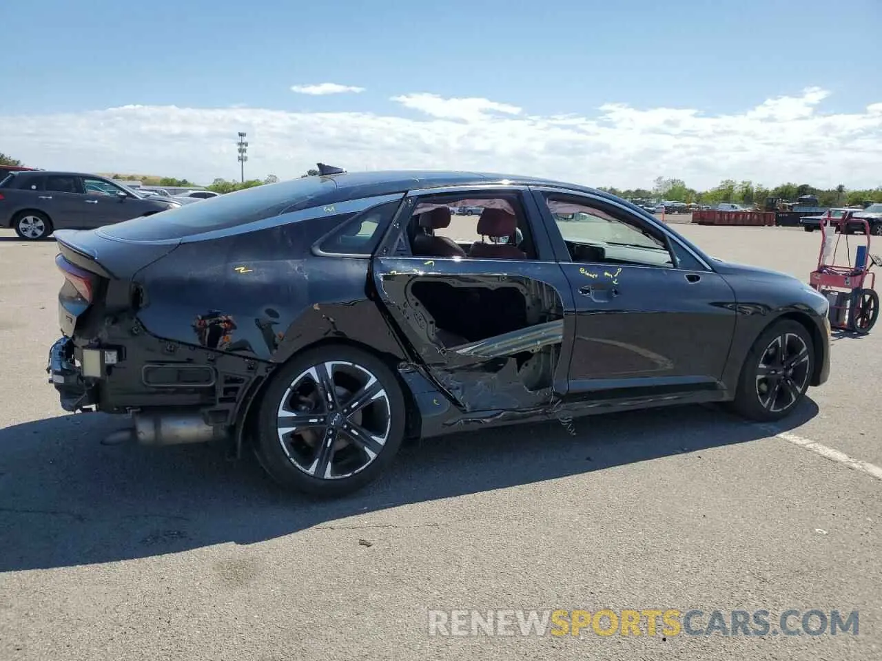 3 Photograph of a damaged car 5XXG64J29NG101743 KIA K5 2022