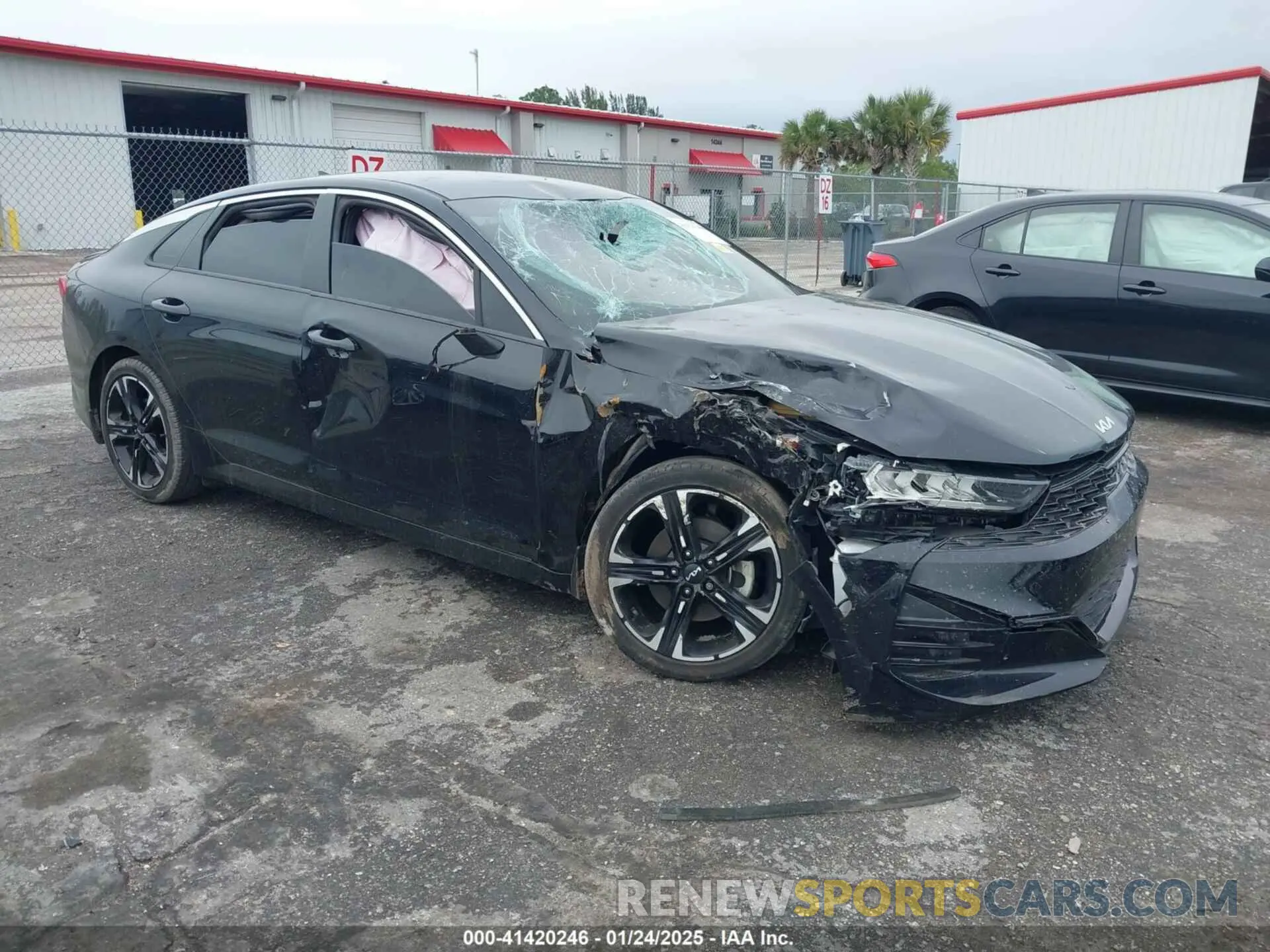 1 Photograph of a damaged car 5XXG64J29NG124116 KIA K5 2022