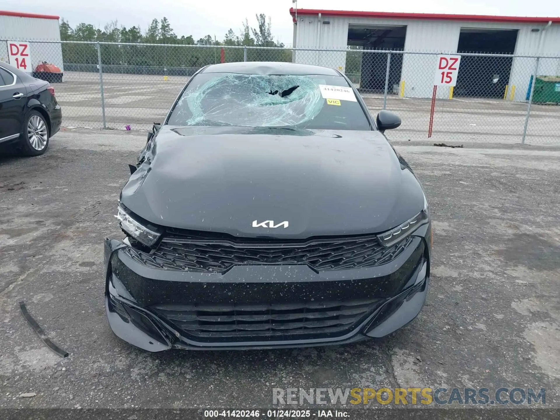 11 Photograph of a damaged car 5XXG64J29NG124116 KIA K5 2022