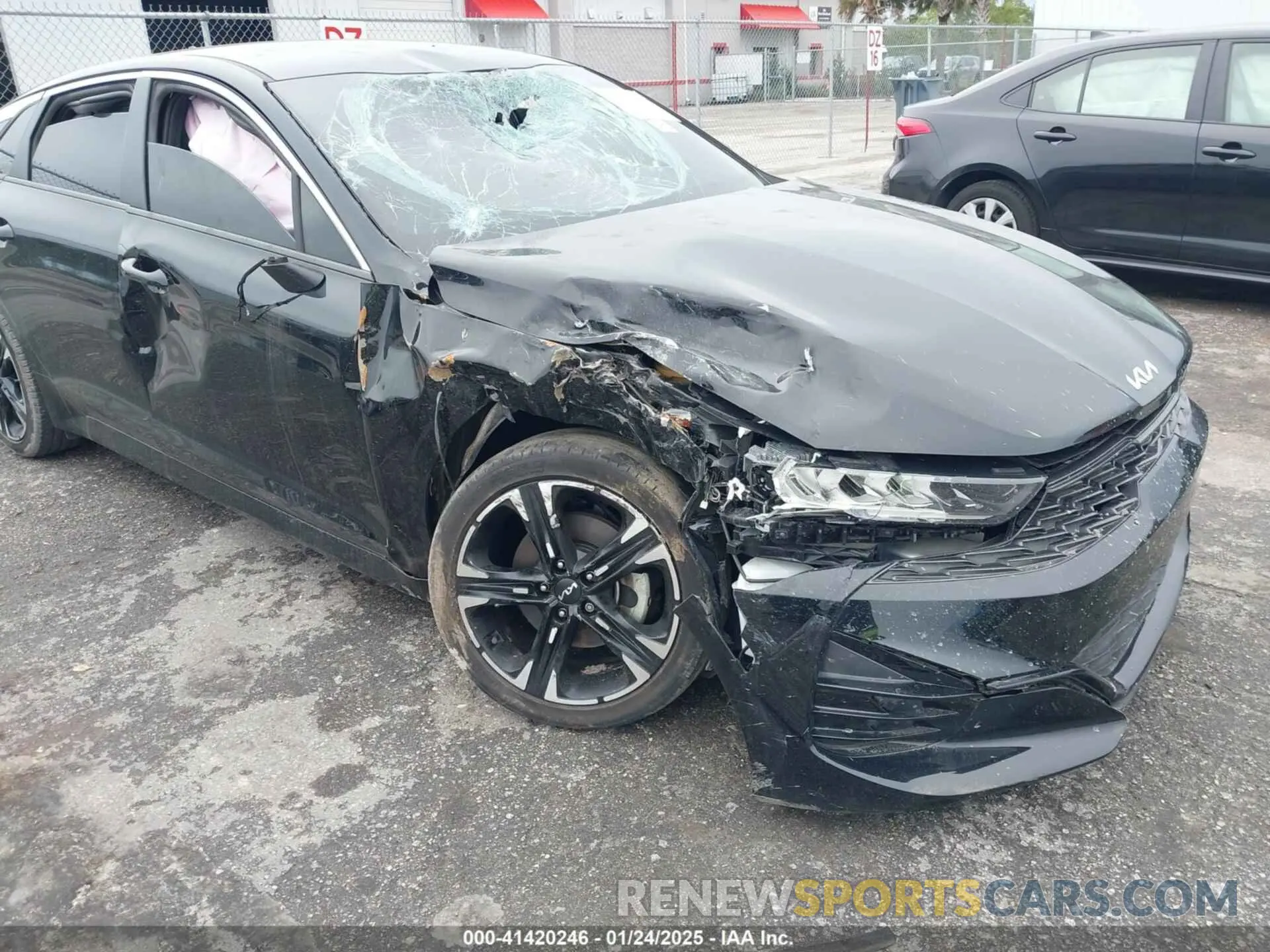 6 Photograph of a damaged car 5XXG64J29NG124116 KIA K5 2022