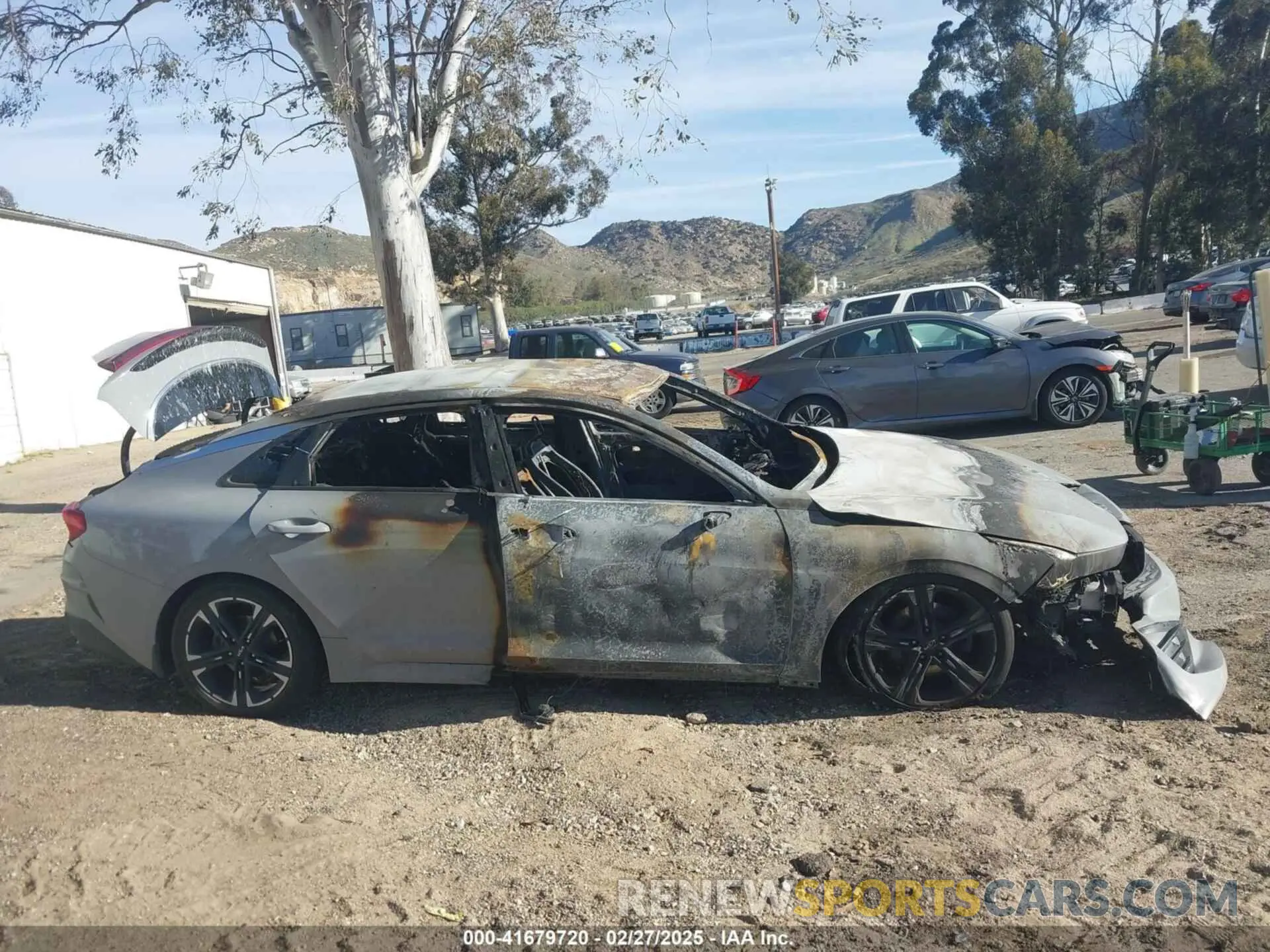 13 Photograph of a damaged car 5XXG64J29NG124911 KIA K5 2022