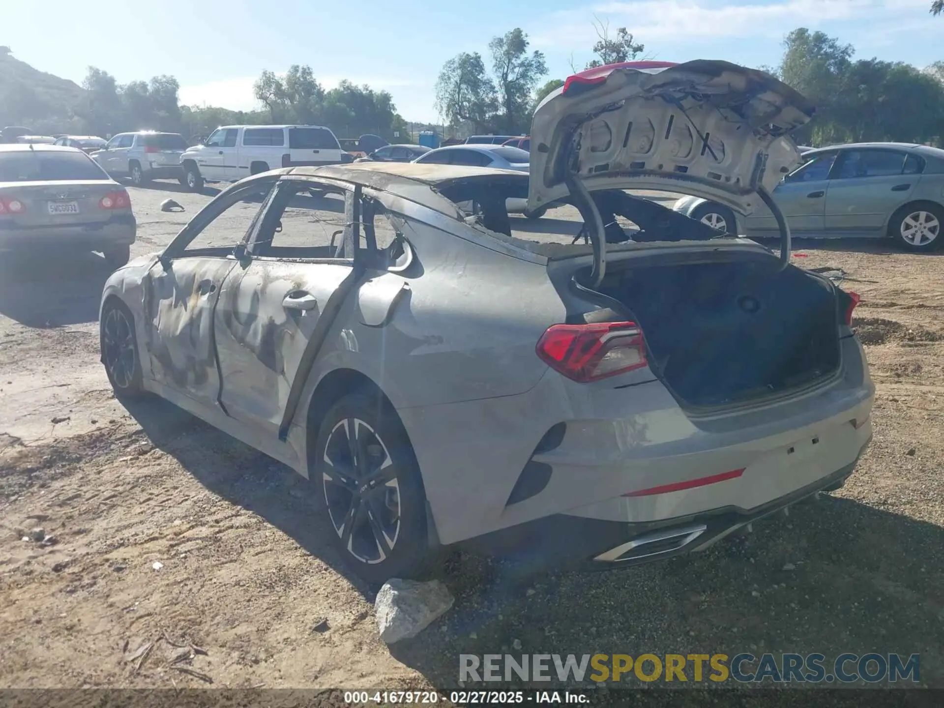 3 Photograph of a damaged car 5XXG64J29NG124911 KIA K5 2022