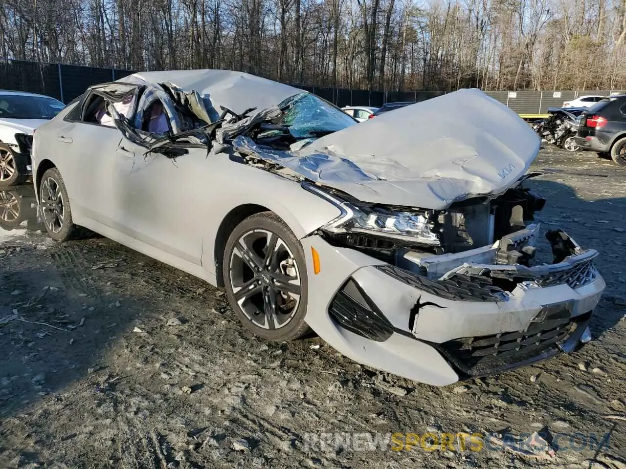 4 Photograph of a damaged car 5XXG64J29NG125220 KIA K5 2022