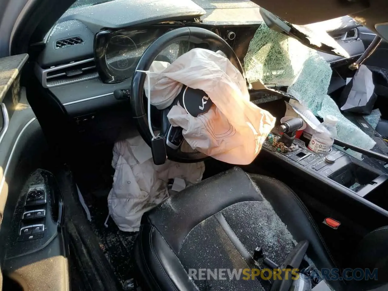 8 Photograph of a damaged car 5XXG64J29NG125220 KIA K5 2022