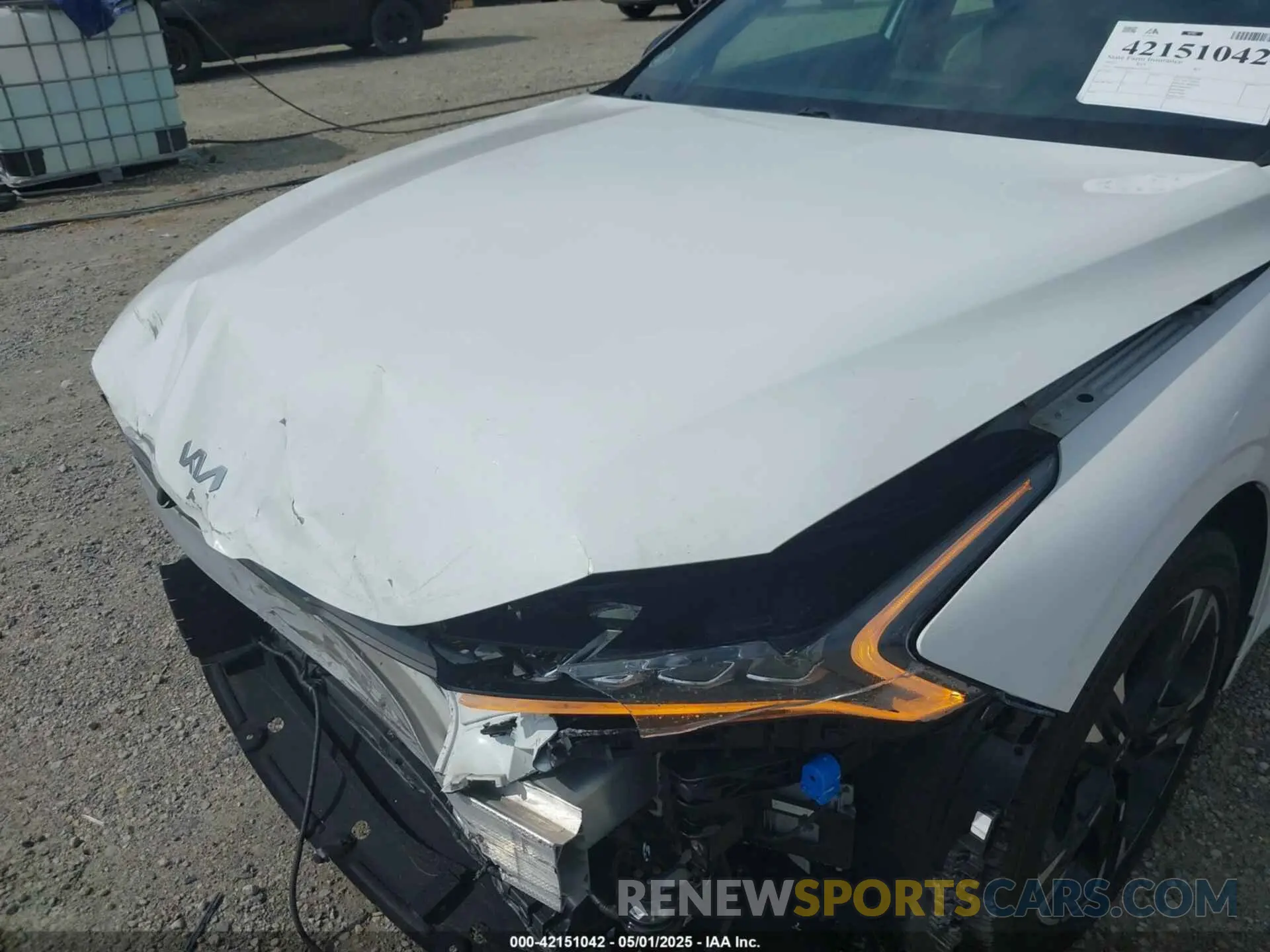 10 Photograph of a damaged car 5XXG64J29NG139277 KIA K5 2022