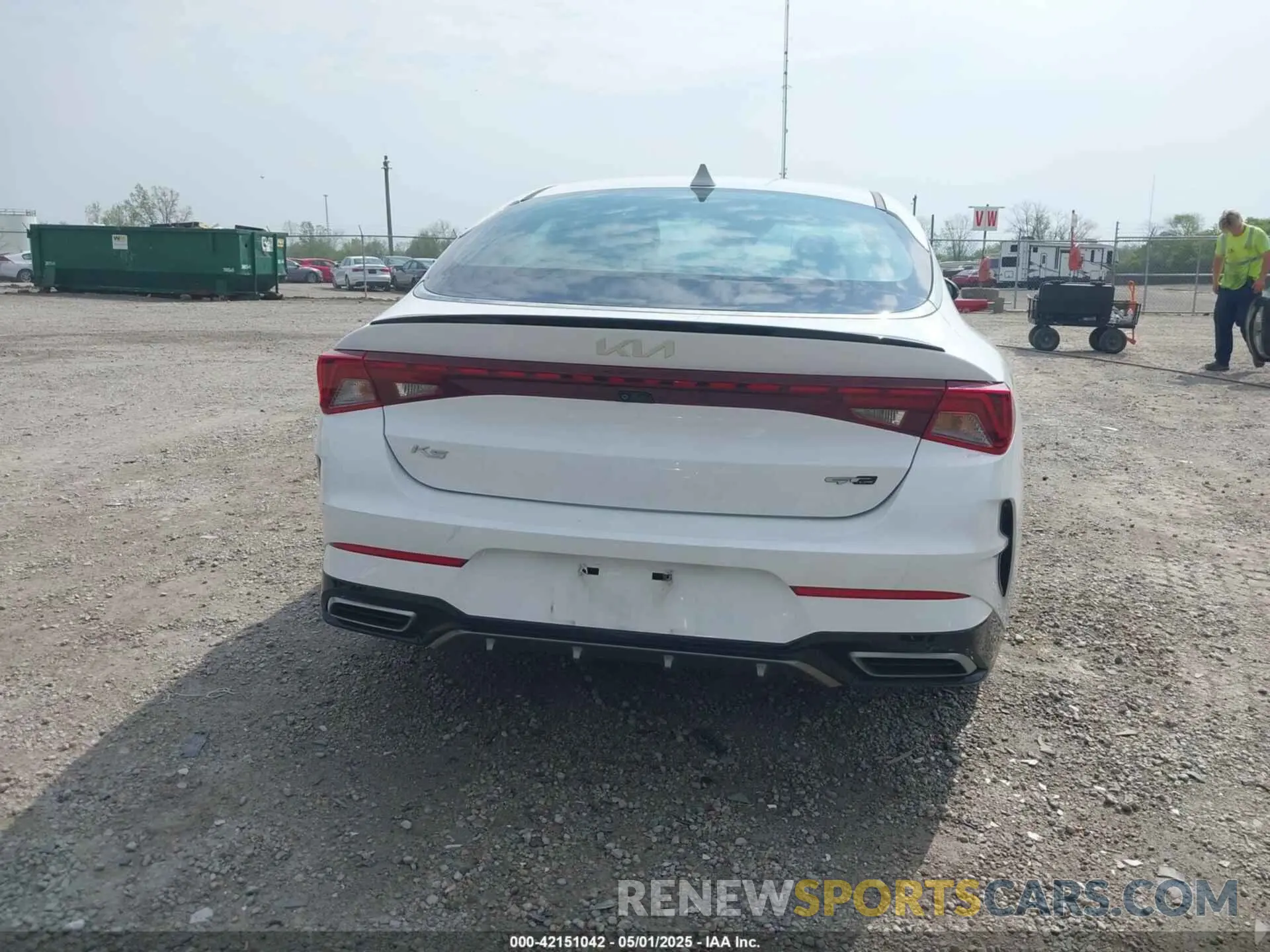 17 Photograph of a damaged car 5XXG64J29NG139277 KIA K5 2022