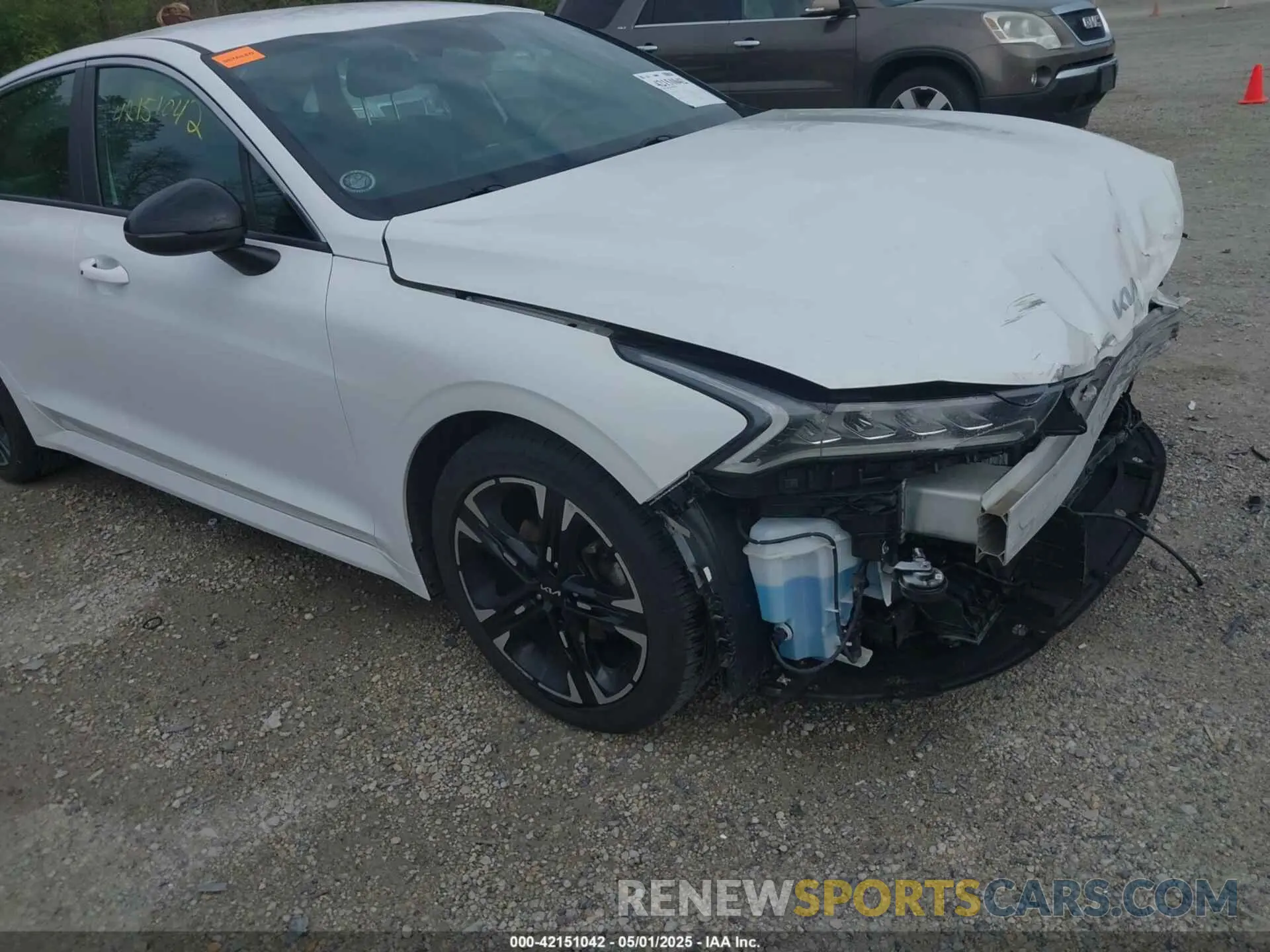 19 Photograph of a damaged car 5XXG64J29NG139277 KIA K5 2022