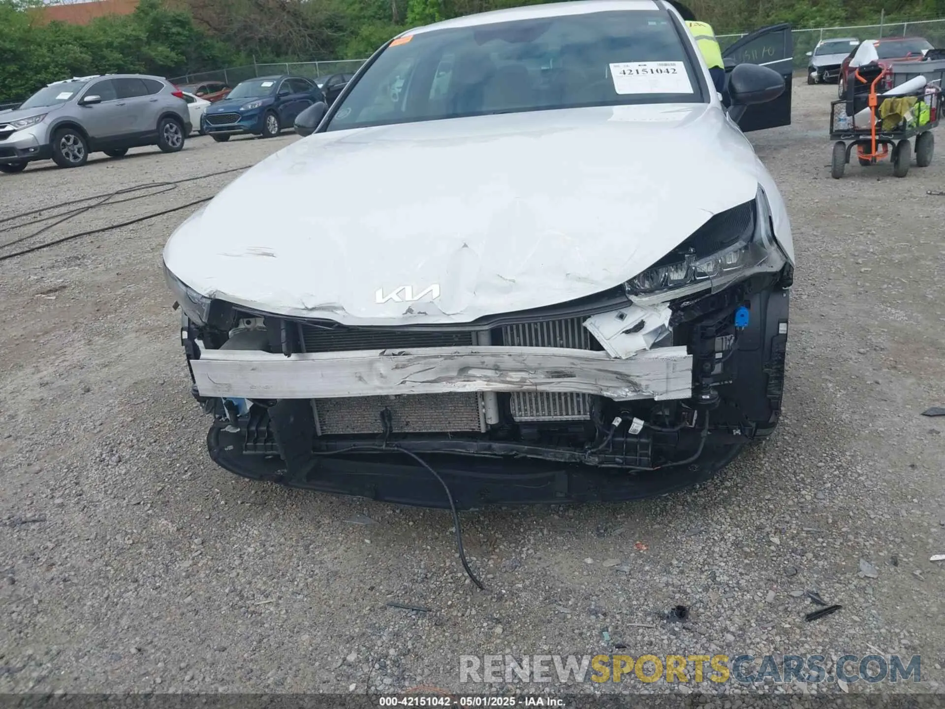 6 Photograph of a damaged car 5XXG64J29NG139277 KIA K5 2022