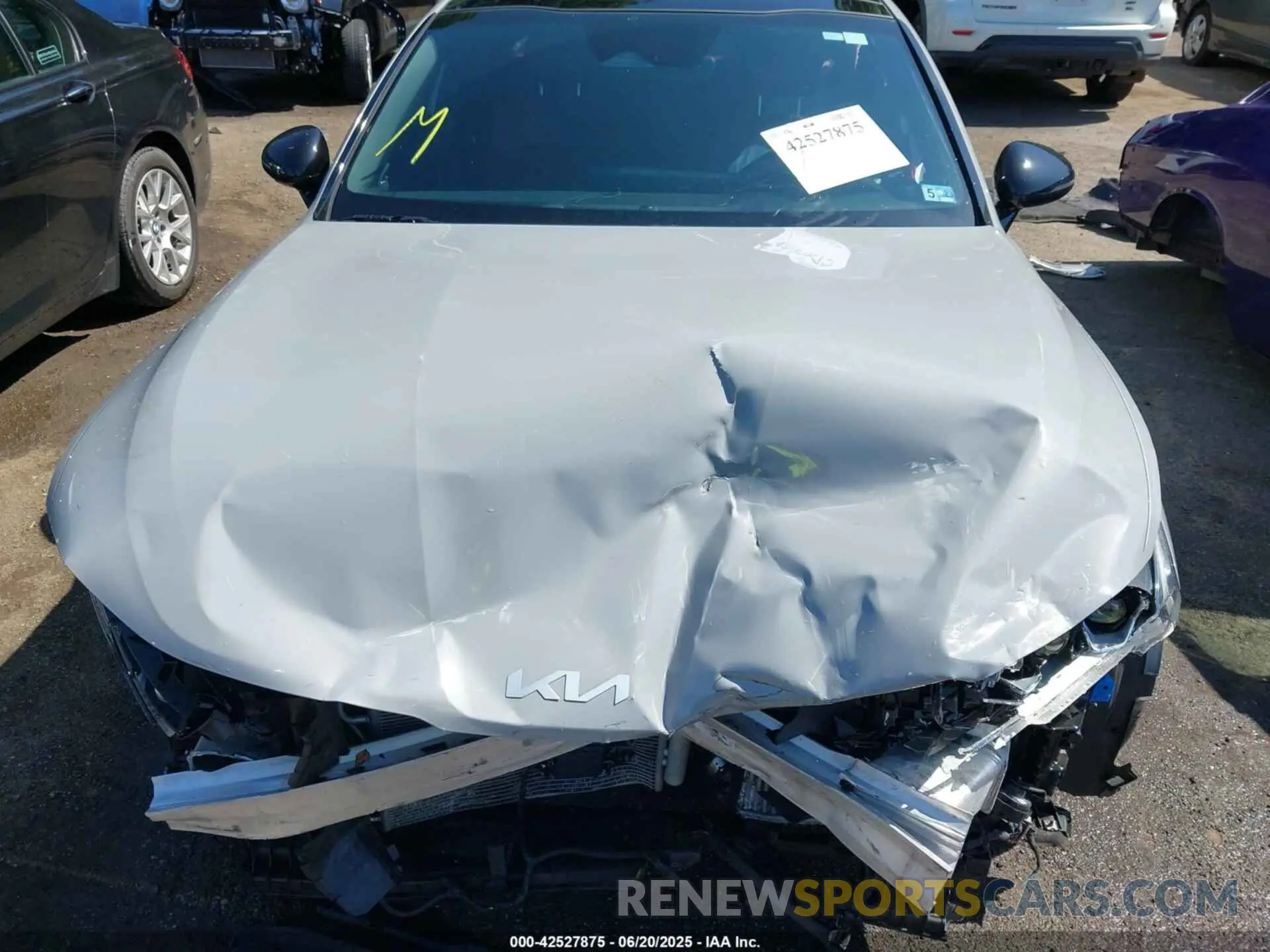 10 Photograph of a damaged car 5XXG64J29NG156368 KIA K5 2022