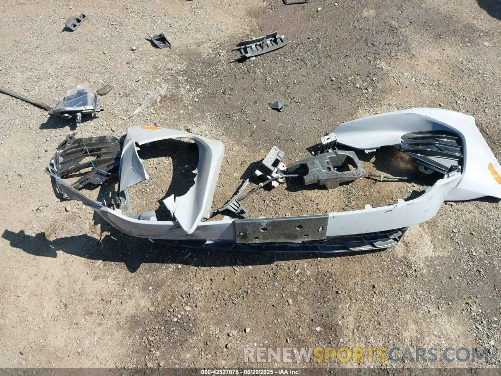 11 Photograph of a damaged car 5XXG64J29NG156368 KIA K5 2022
