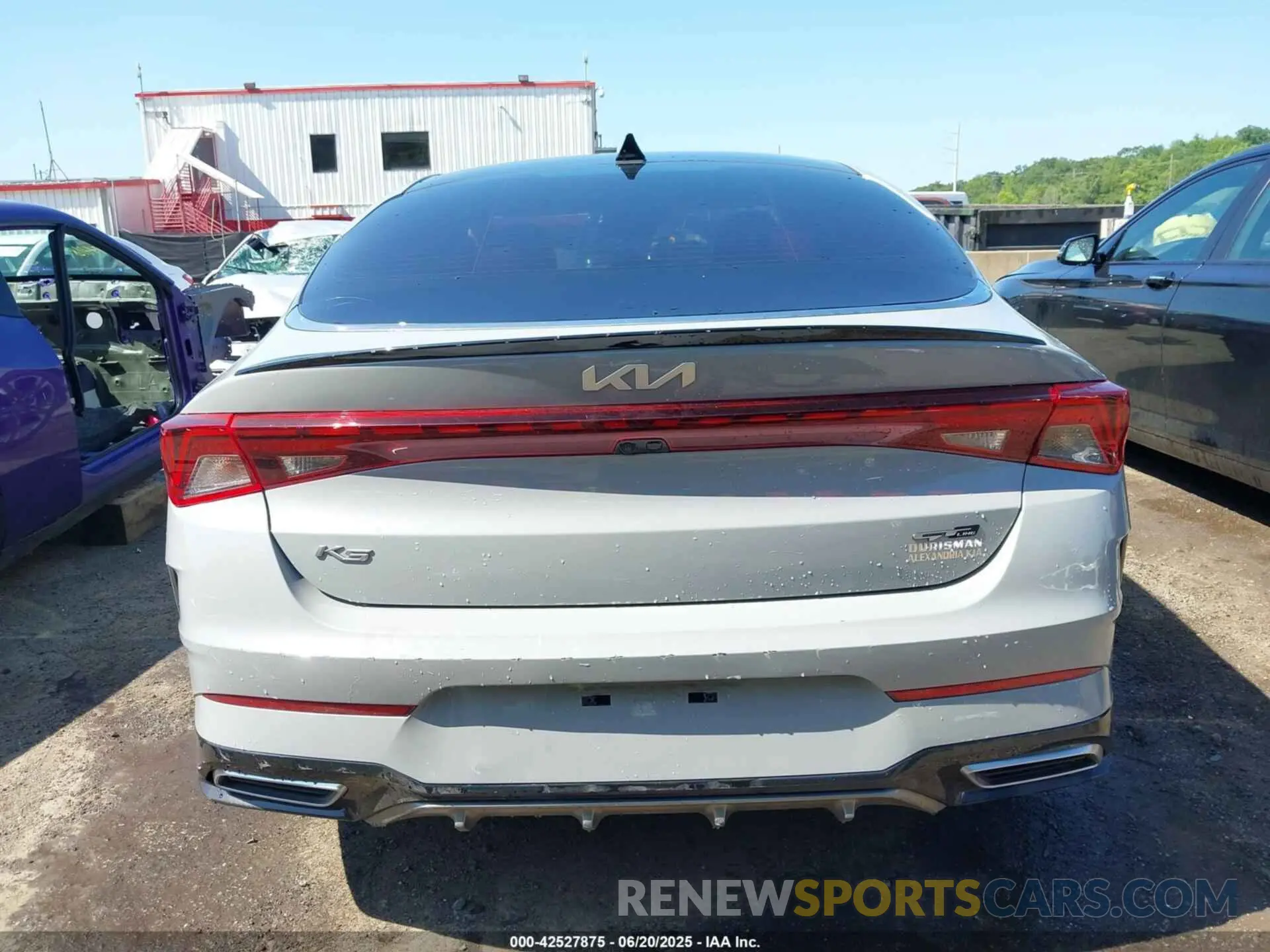 16 Photograph of a damaged car 5XXG64J29NG156368 KIA K5 2022