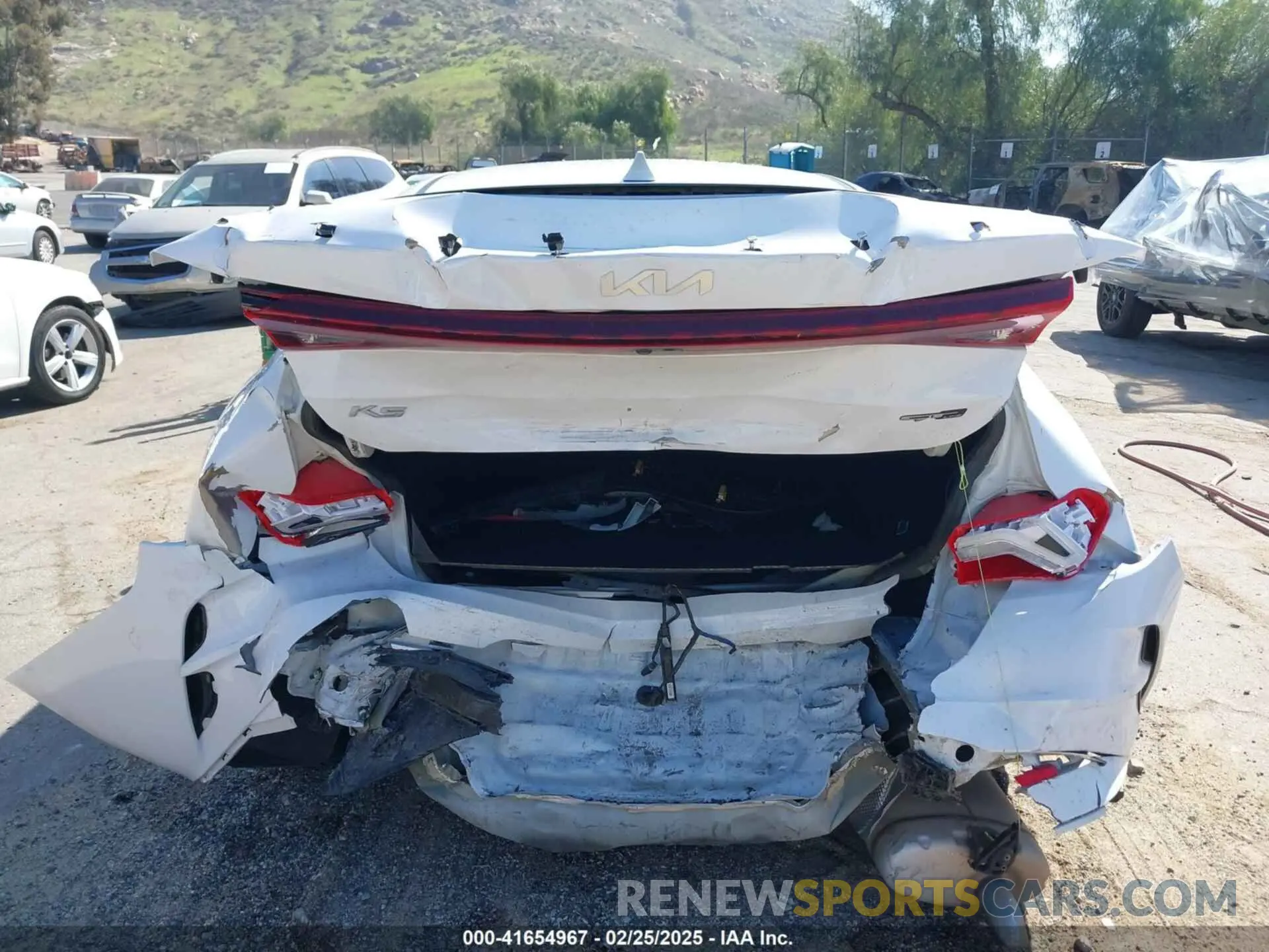 16 Photograph of a damaged car 5XXG64J29NG162607 KIA K5 2022