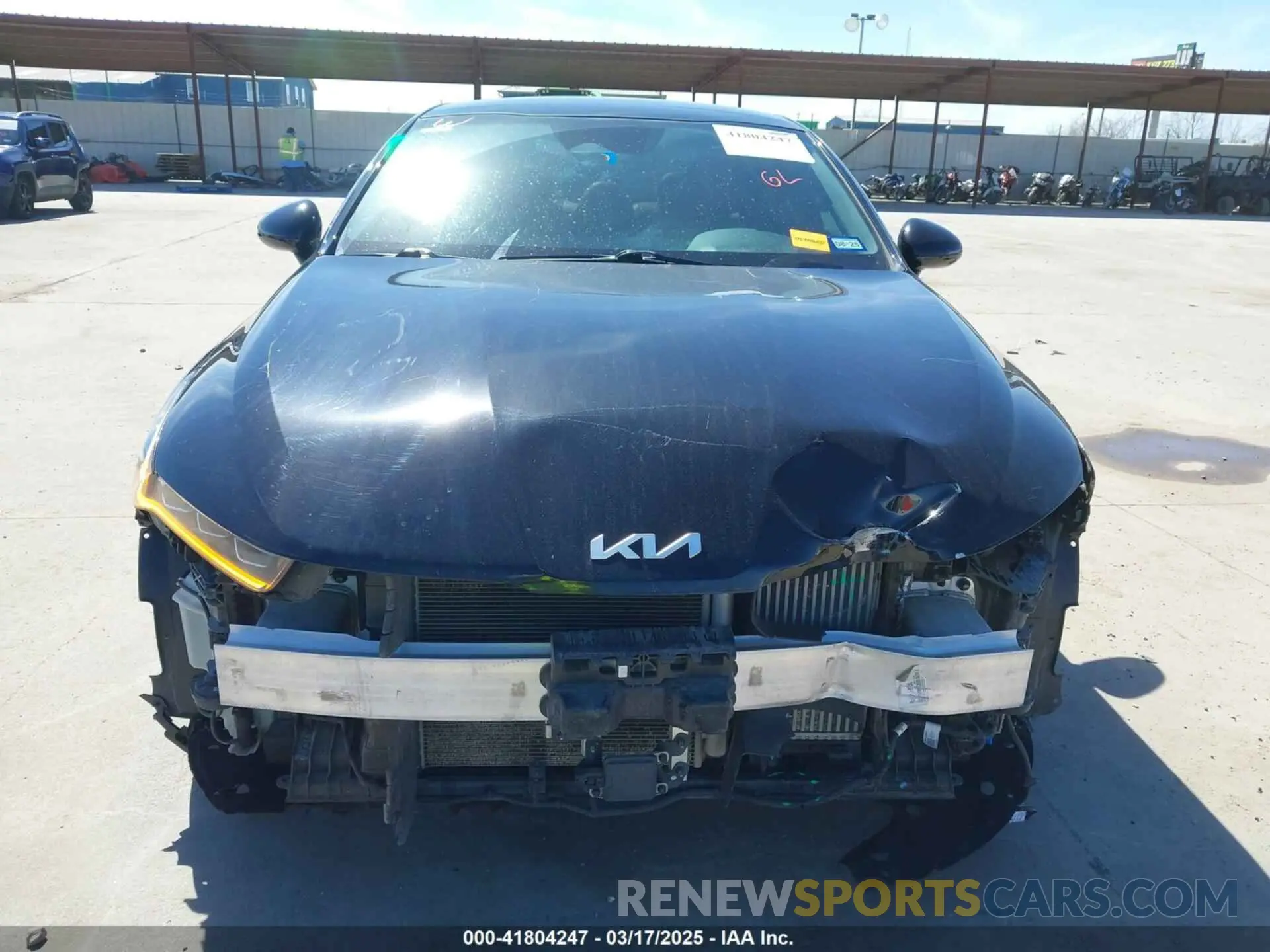 19 Photograph of a damaged car 5XXG64J2XNG104053 KIA K5 2022