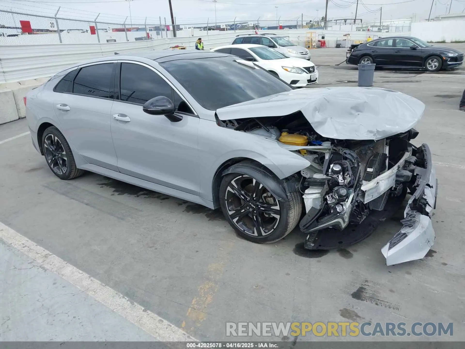 1 Photograph of a damaged car 5XXG64J2XNG108720 KIA K5 2022
