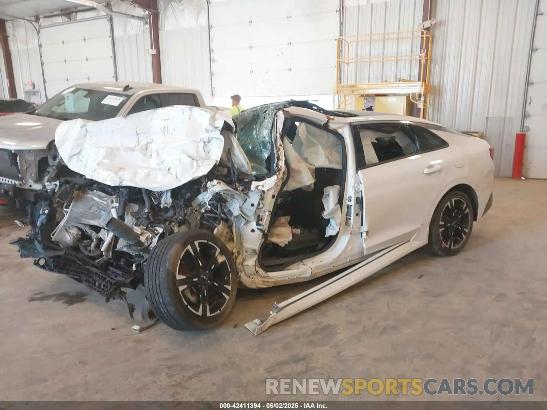 2 Photograph of a damaged car 5XXG64J2XNG110807 KIA K5 2022
