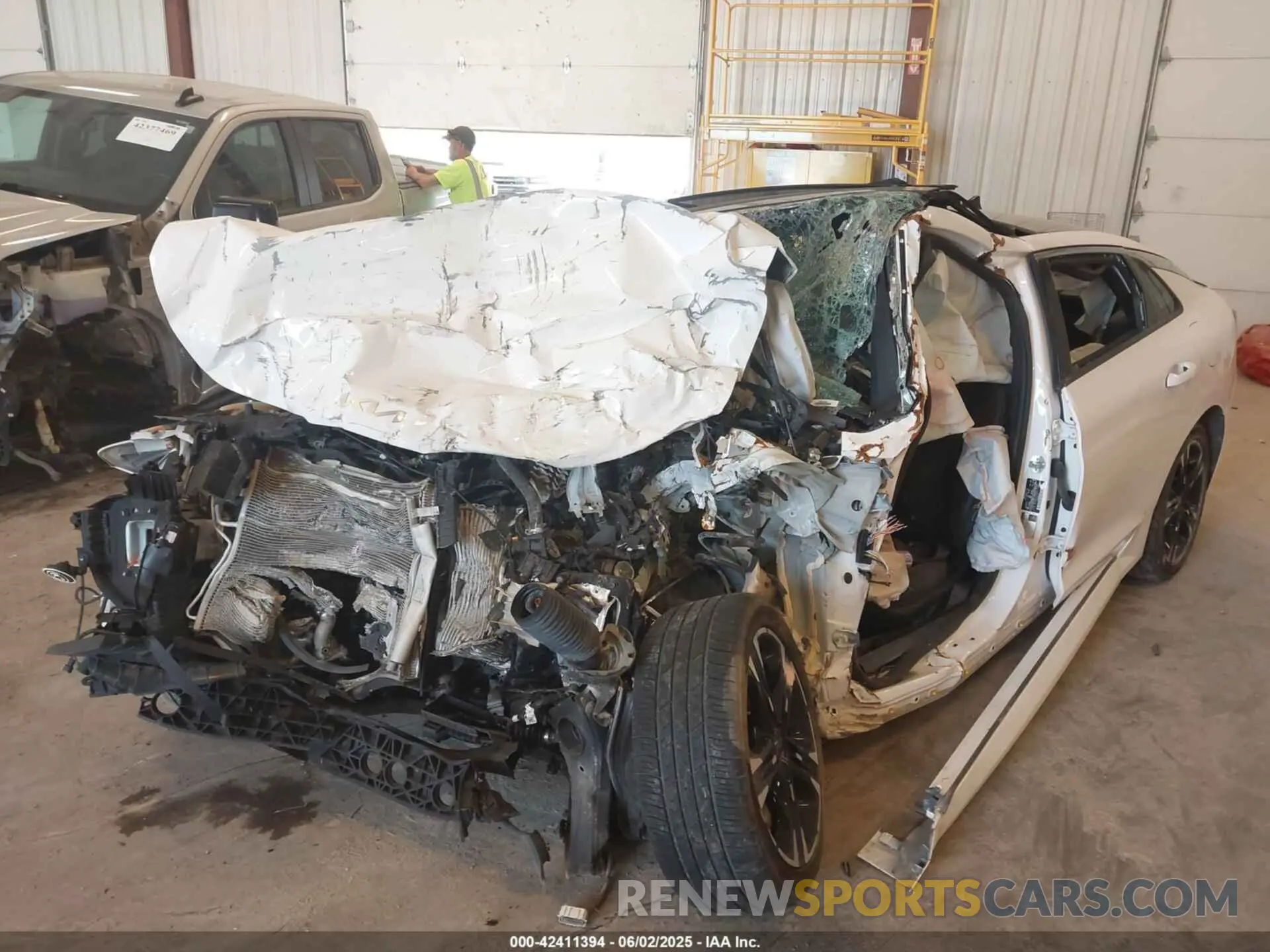 6 Photograph of a damaged car 5XXG64J2XNG110807 KIA K5 2022