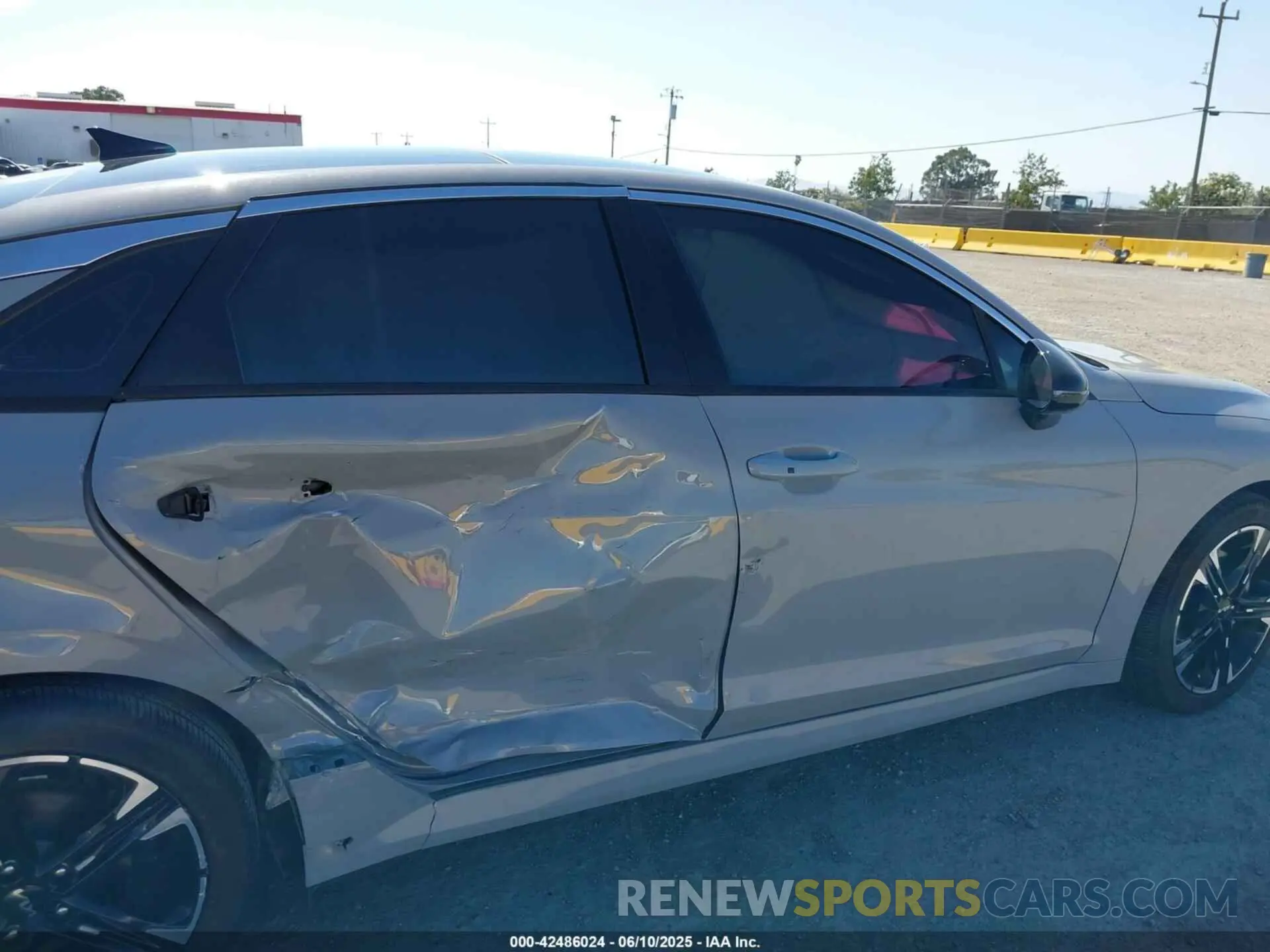 13 Photograph of a damaged car 5XXG64J2XNG154841 KIA K5 2022