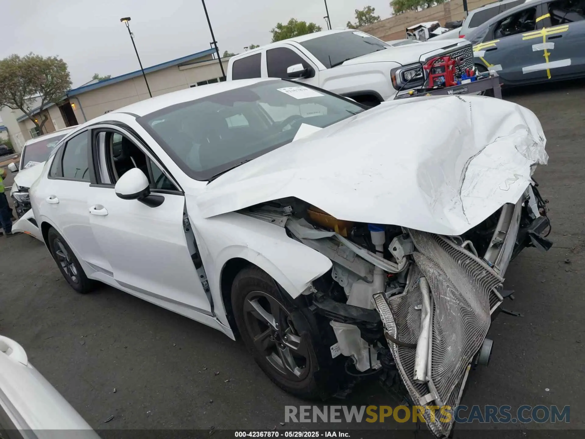14 Photograph of a damaged car 5XXG14J22PG178570 KIA K5 2023