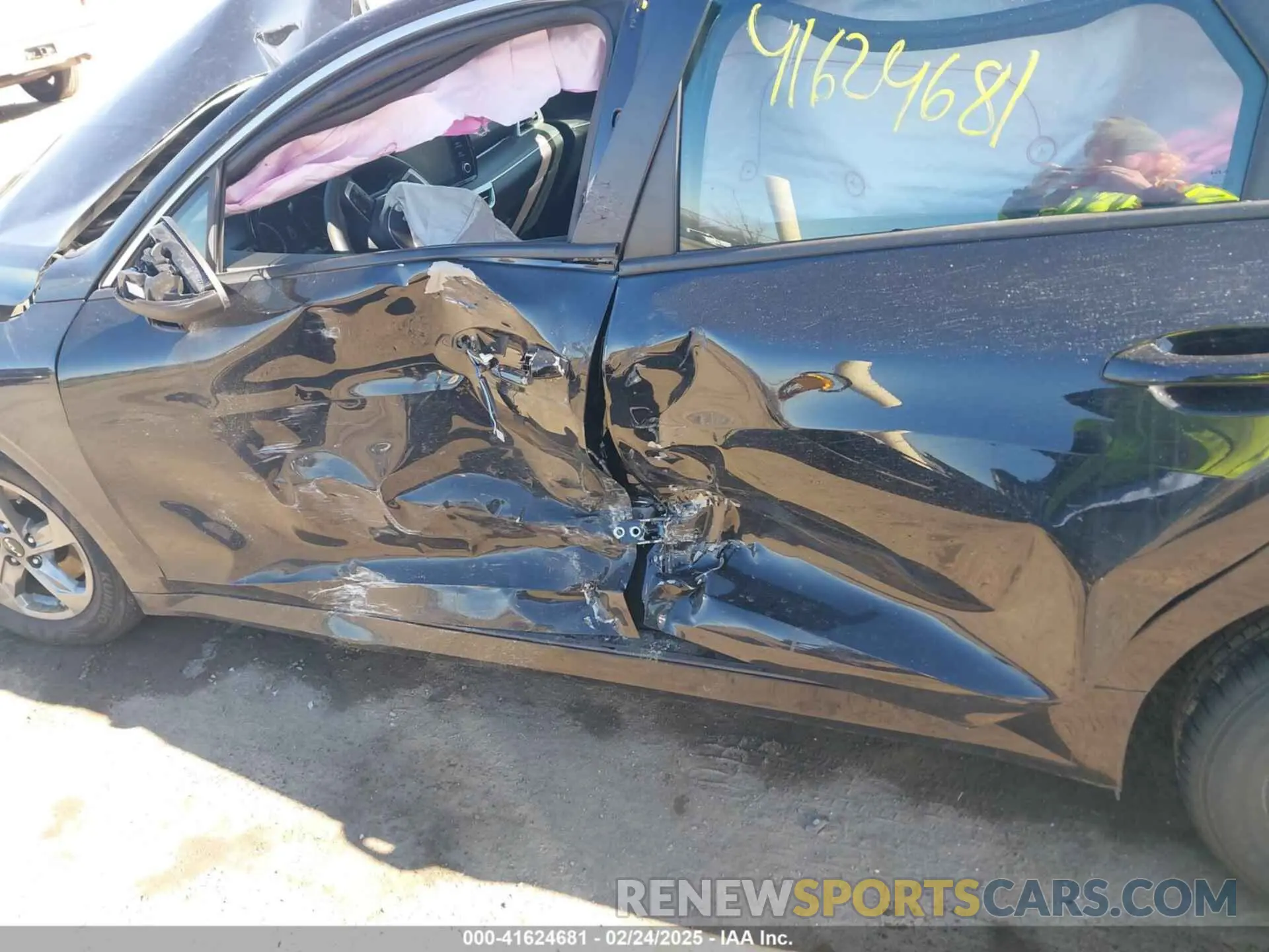 6 Photograph of a damaged car 5XXG14J22PG213009 KIA K5 2023