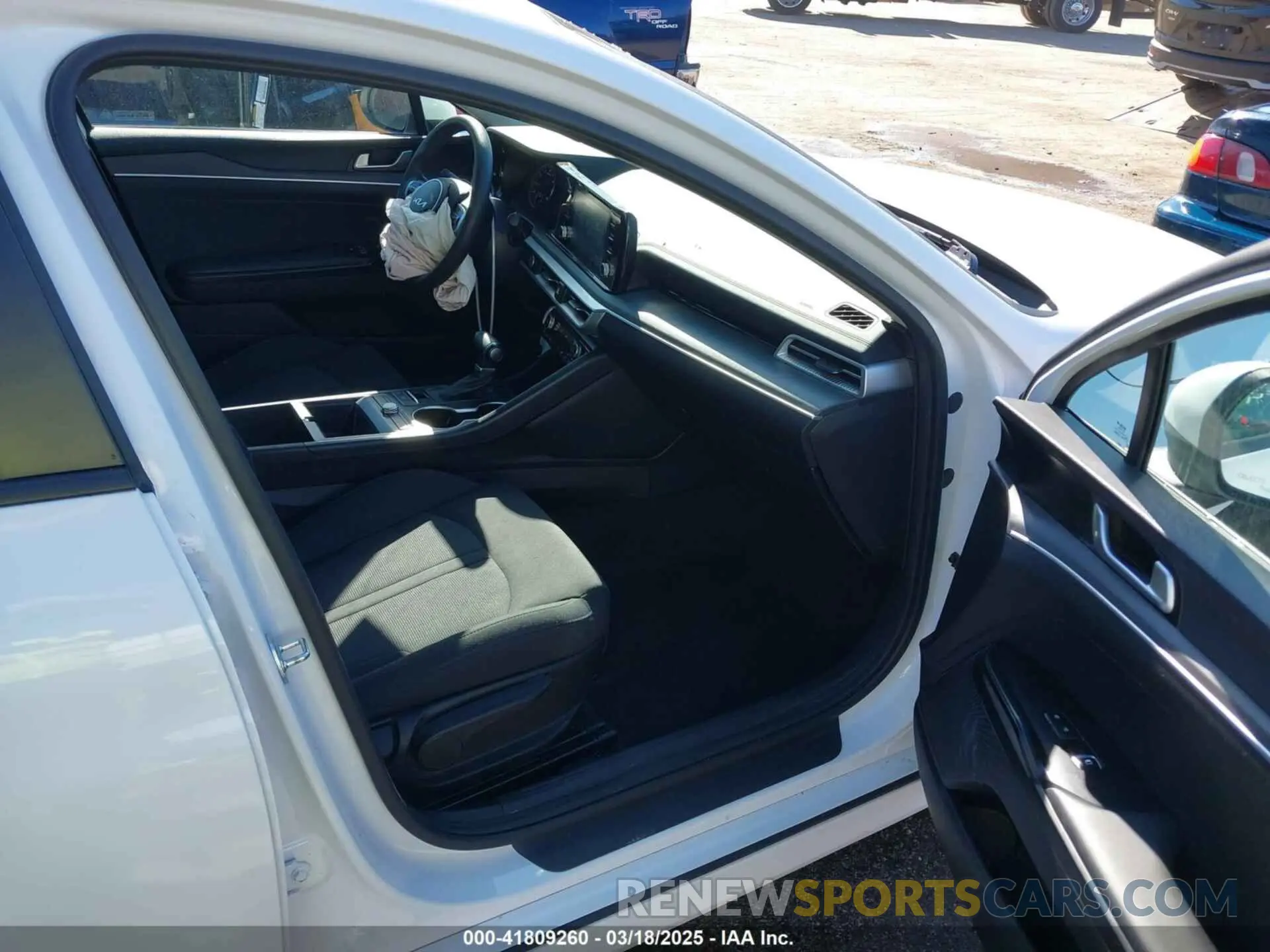 5 Photograph of a damaged car 5XXG14J2XPG220175 KIA K5 2023
