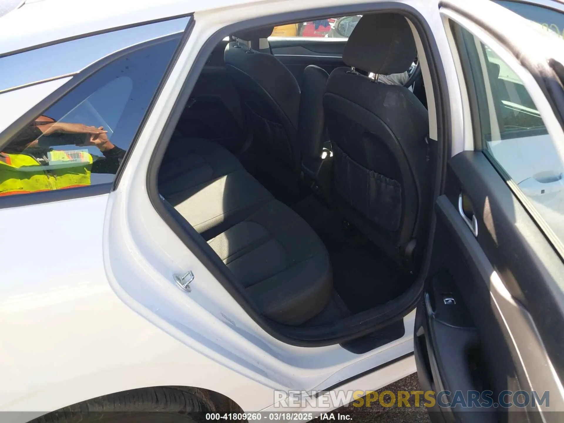 8 Photograph of a damaged car 5XXG14J2XPG220175 KIA K5 2023