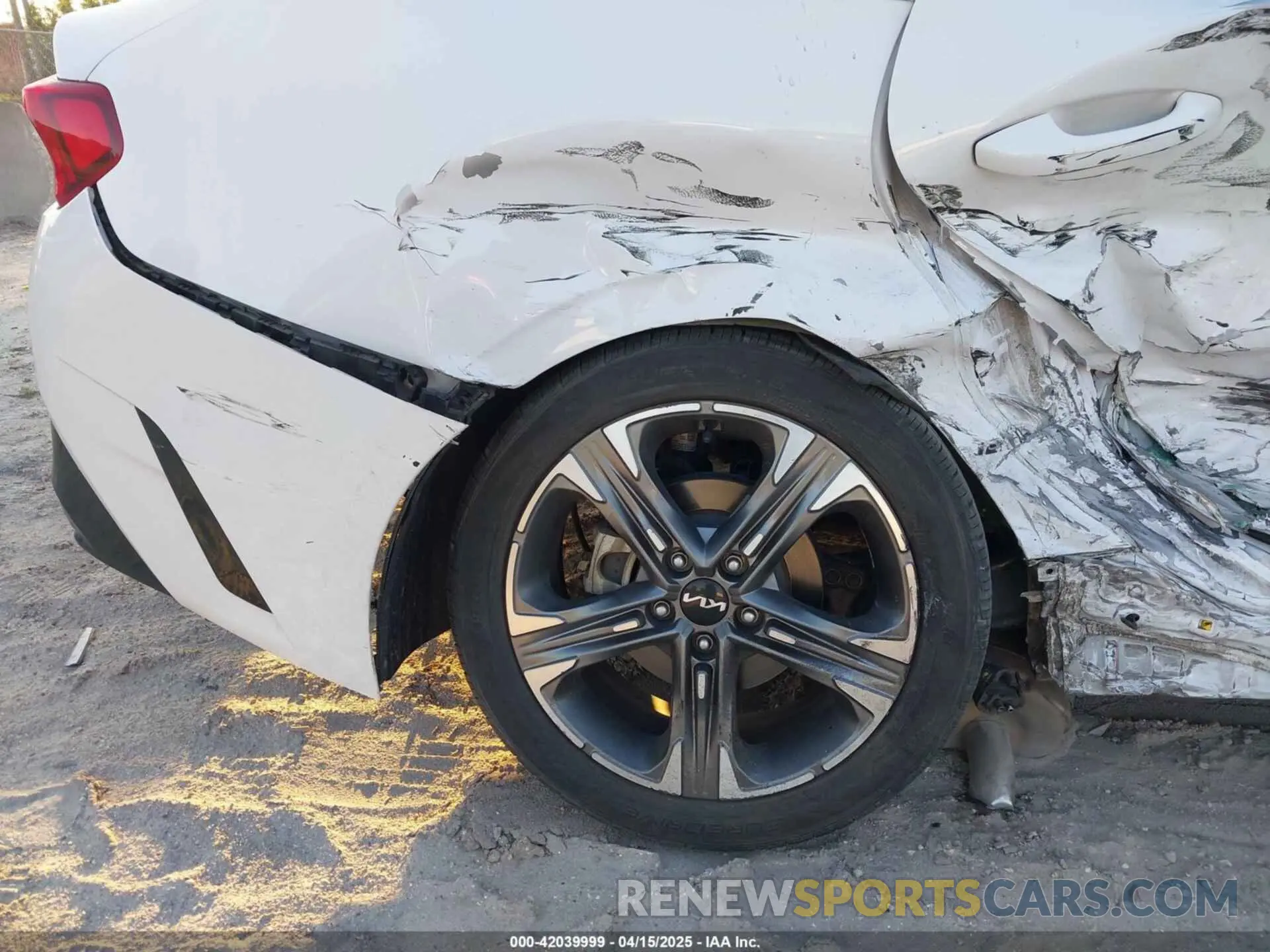 19 Photograph of a damaged car 5XXG34J22PG169121 KIA K5 2023