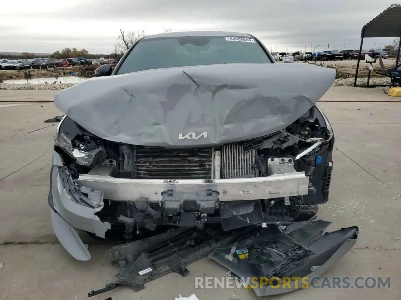 5 Photograph of a damaged car 5XXG64J20PG222230 KIA K5 2023