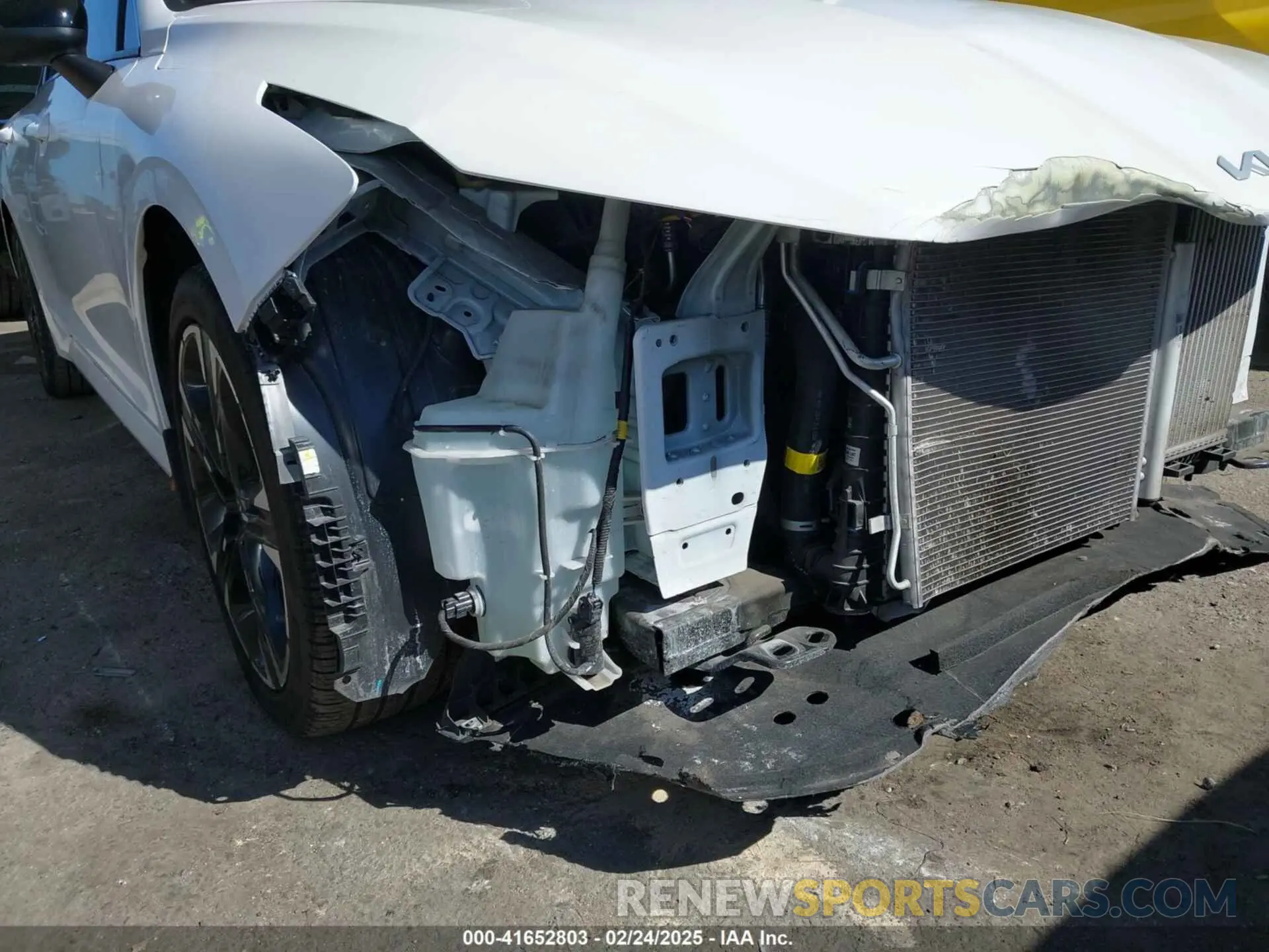 18 Photograph of a damaged car 5XXG64J22PG224092 KIA K5 2023