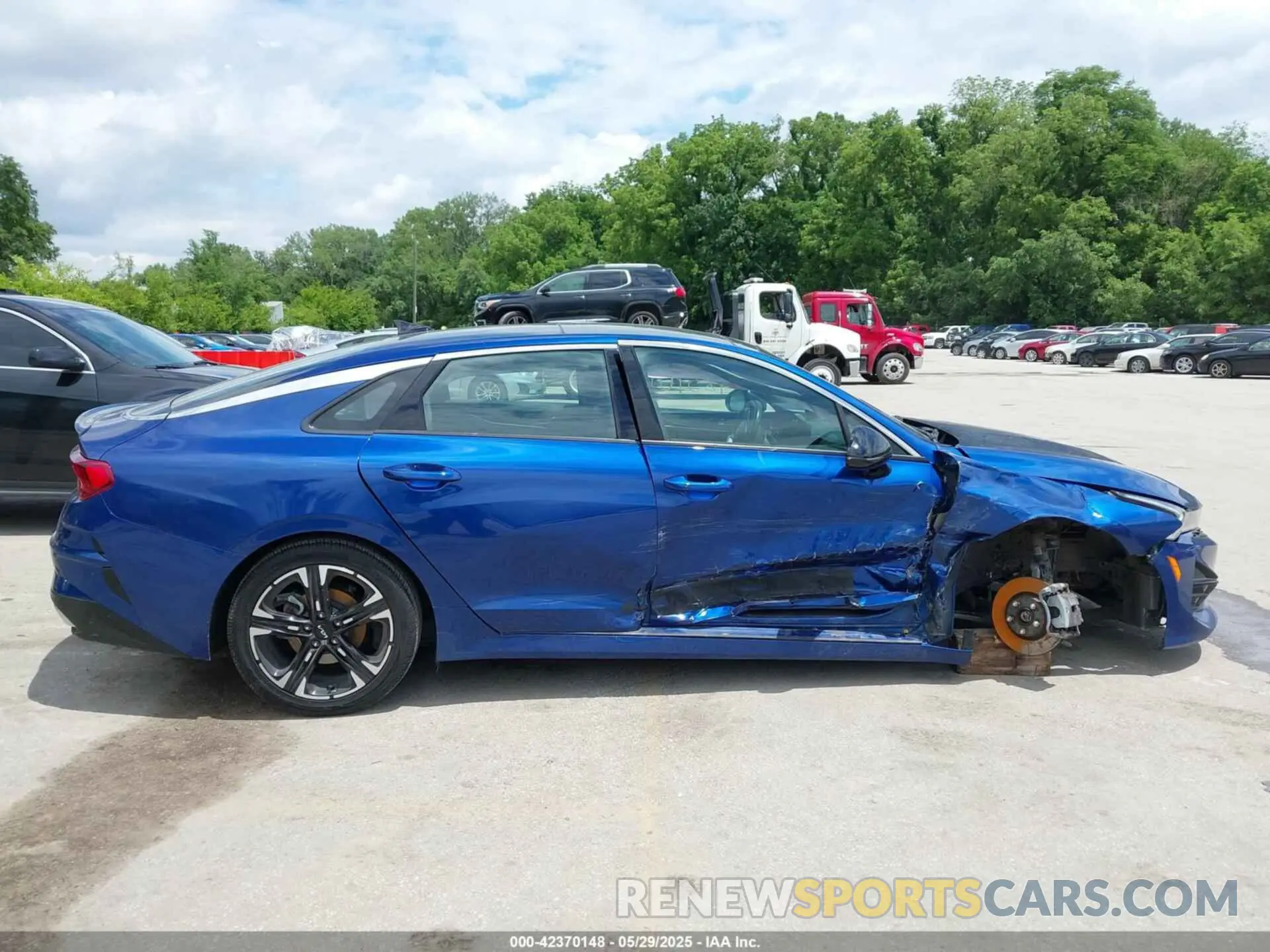 14 Photograph of a damaged car 5XXG64J2XPG171562 KIA K5 2023