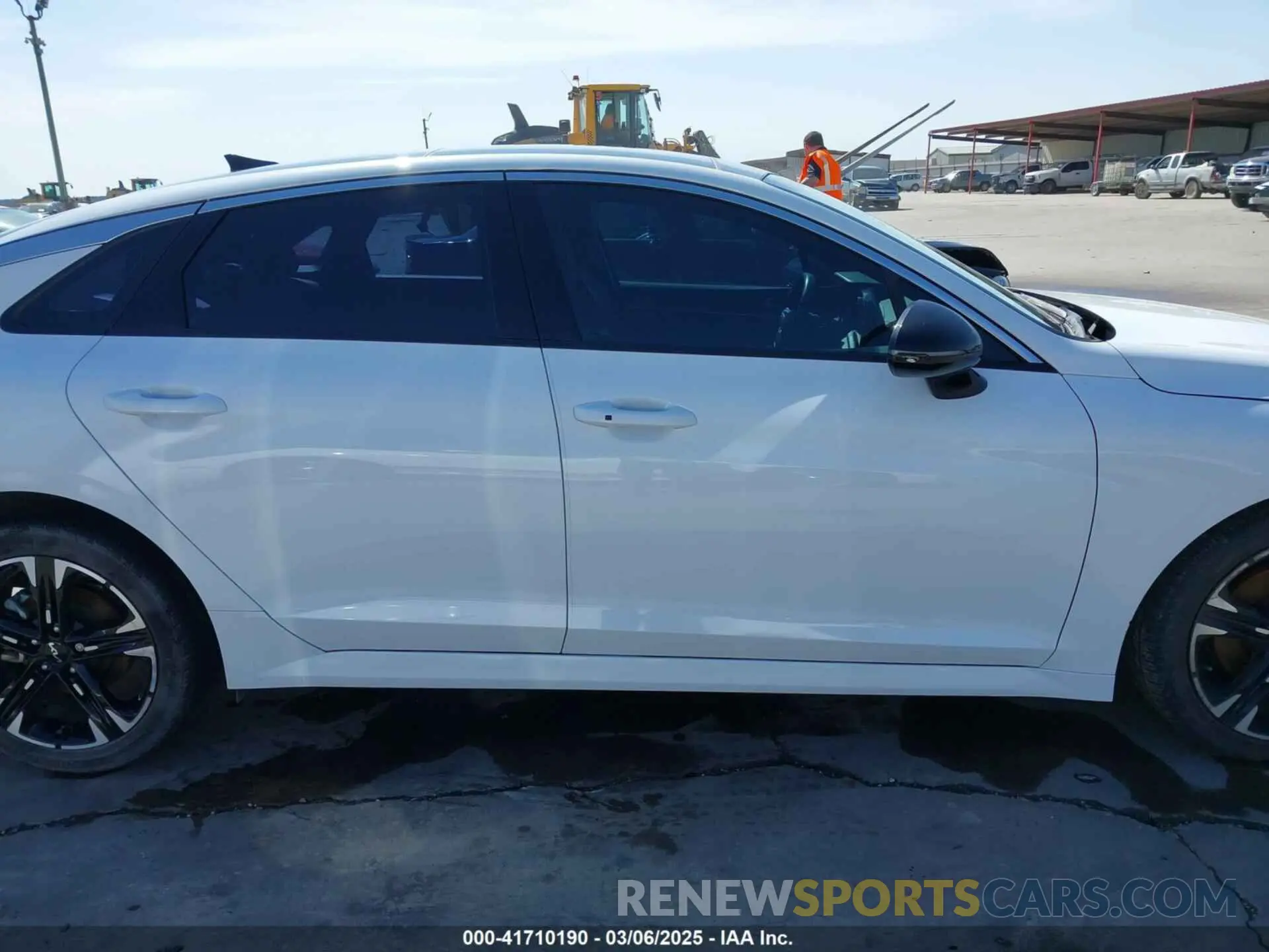 14 Photograph of a damaged car 5XXG64J2XPG178799 KIA K5 2023