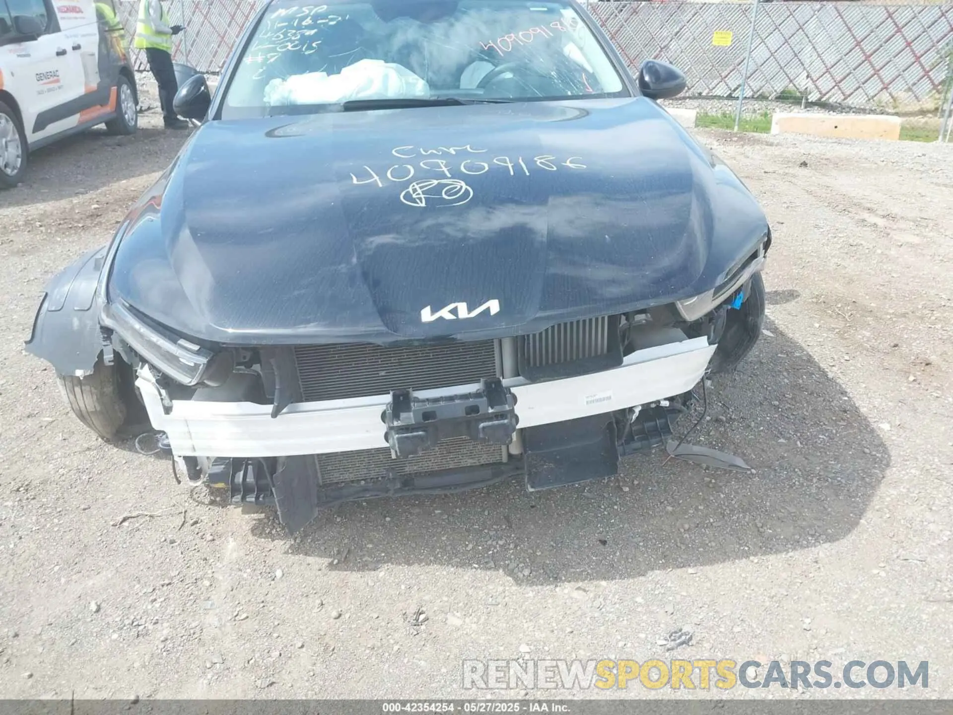 17 Photograph of a damaged car 5XXG14J21RG230015 KIA K5 2024