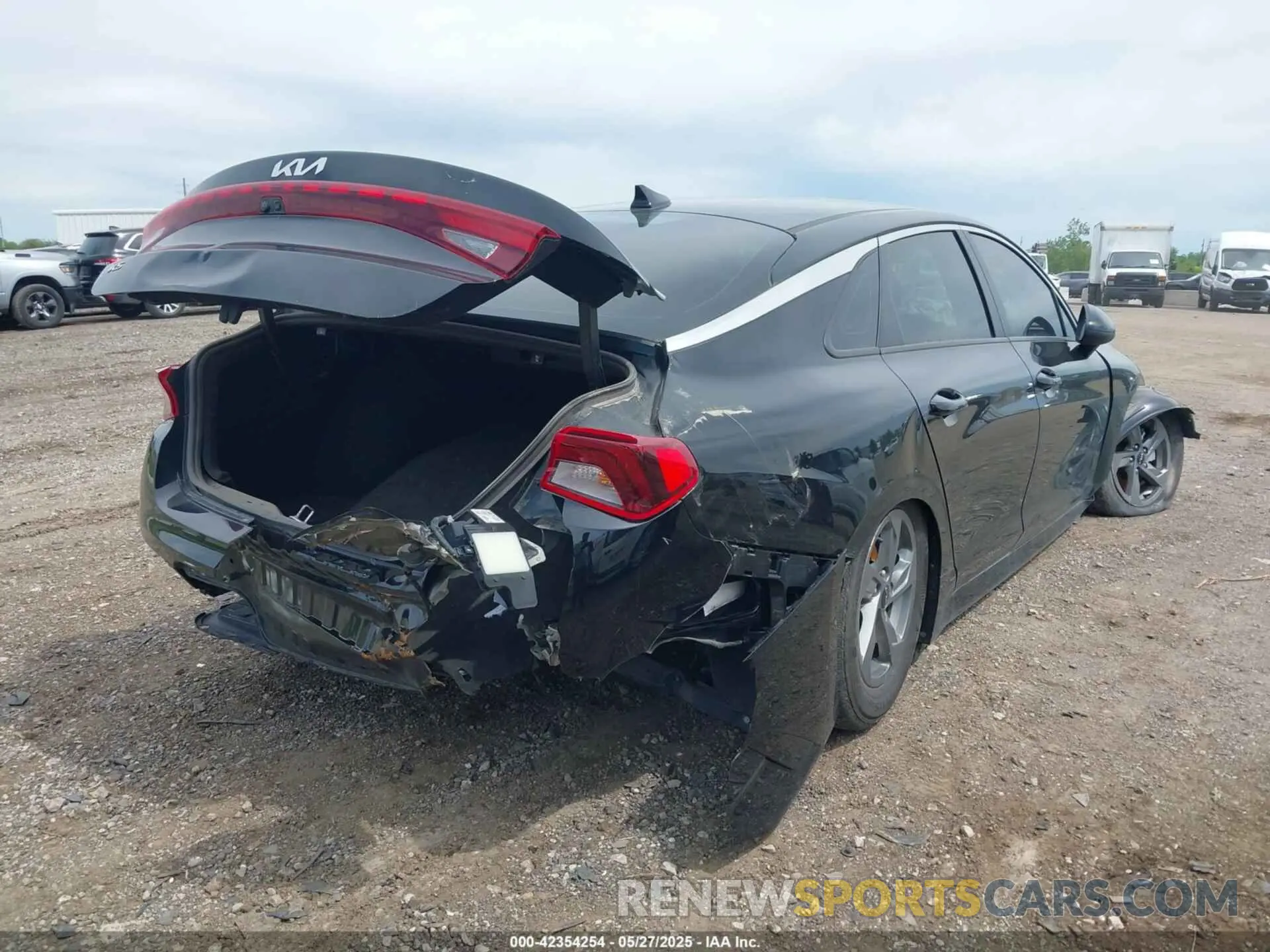 4 Photograph of a damaged car 5XXG14J21RG230015 KIA K5 2024
