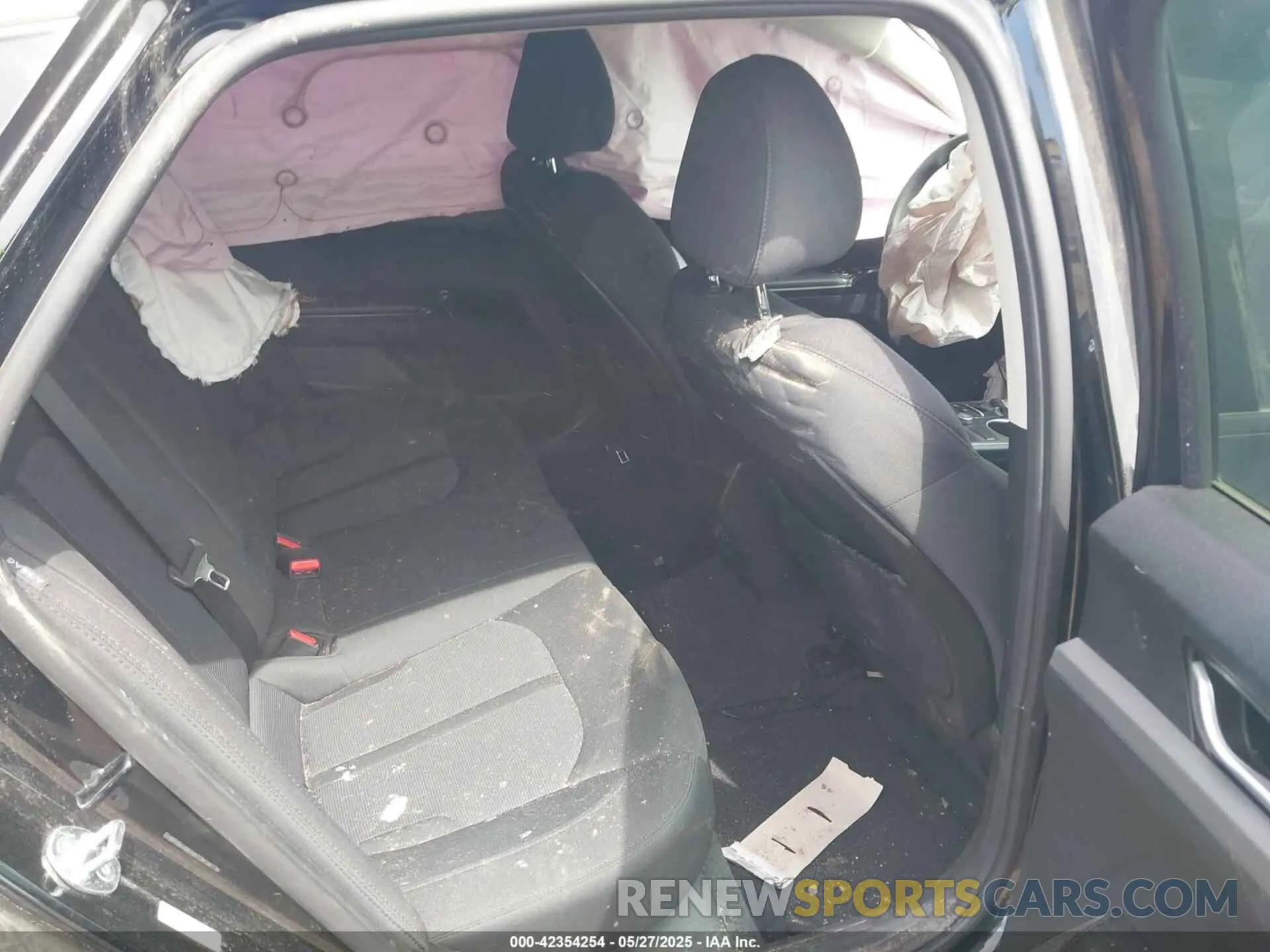 8 Photograph of a damaged car 5XXG14J21RG230015 KIA K5 2024