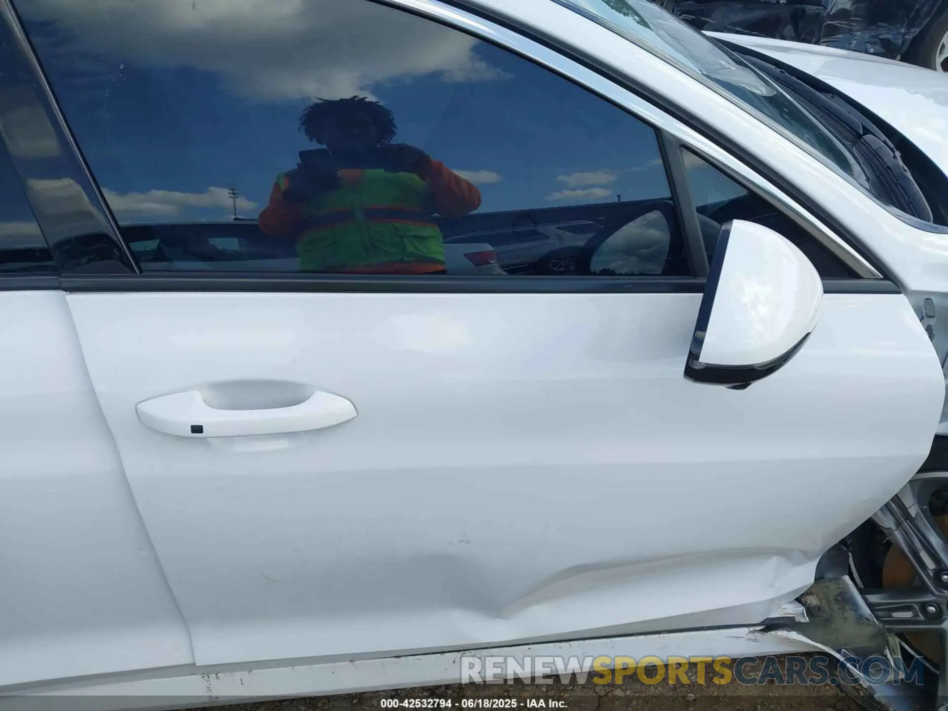 5 Photograph of a damaged car 5XXG34J25RG229752 KIA K5 2024