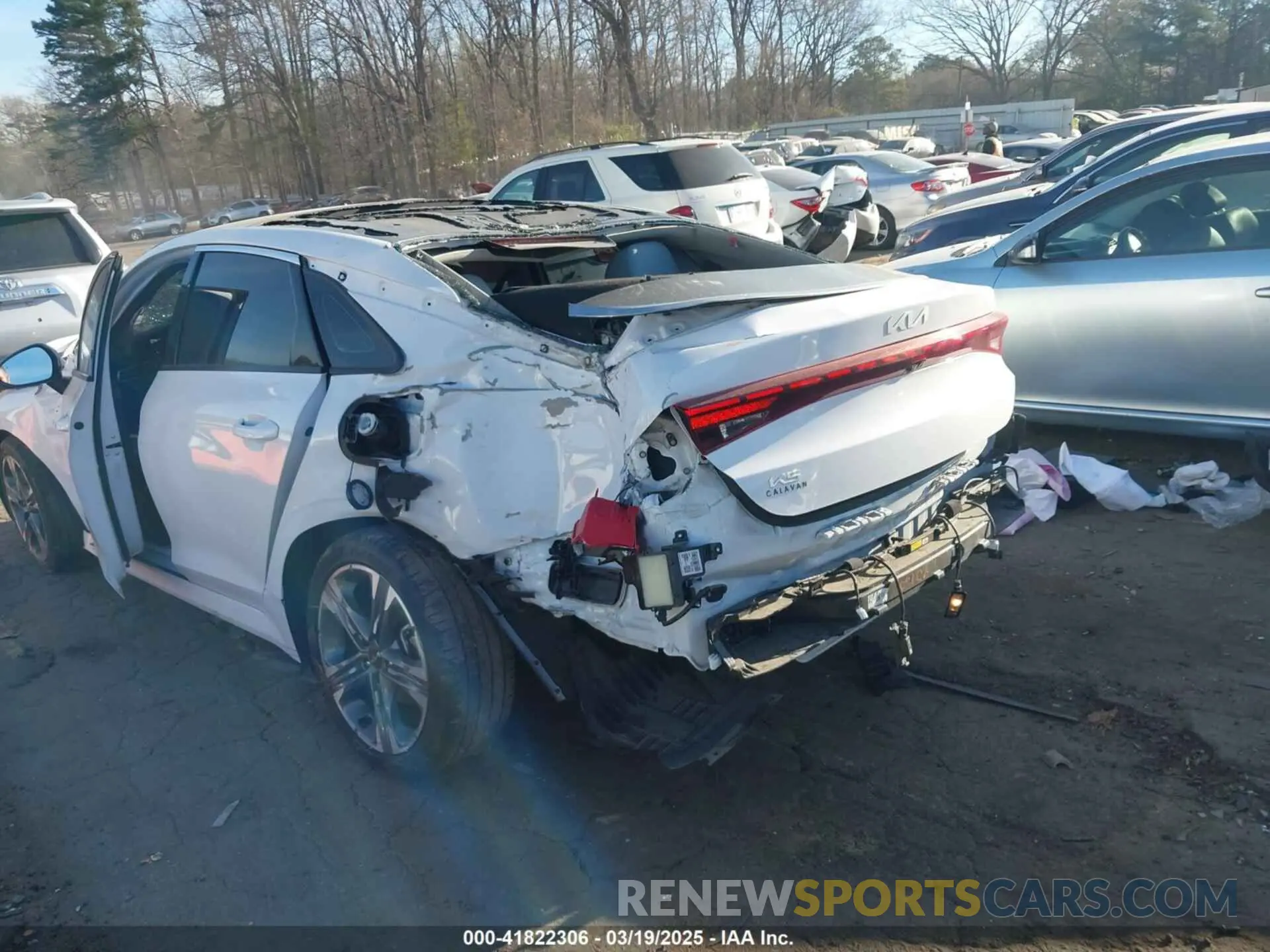 3 Photograph of a damaged car 5XXG34J25RG246440 KIA K5 2024