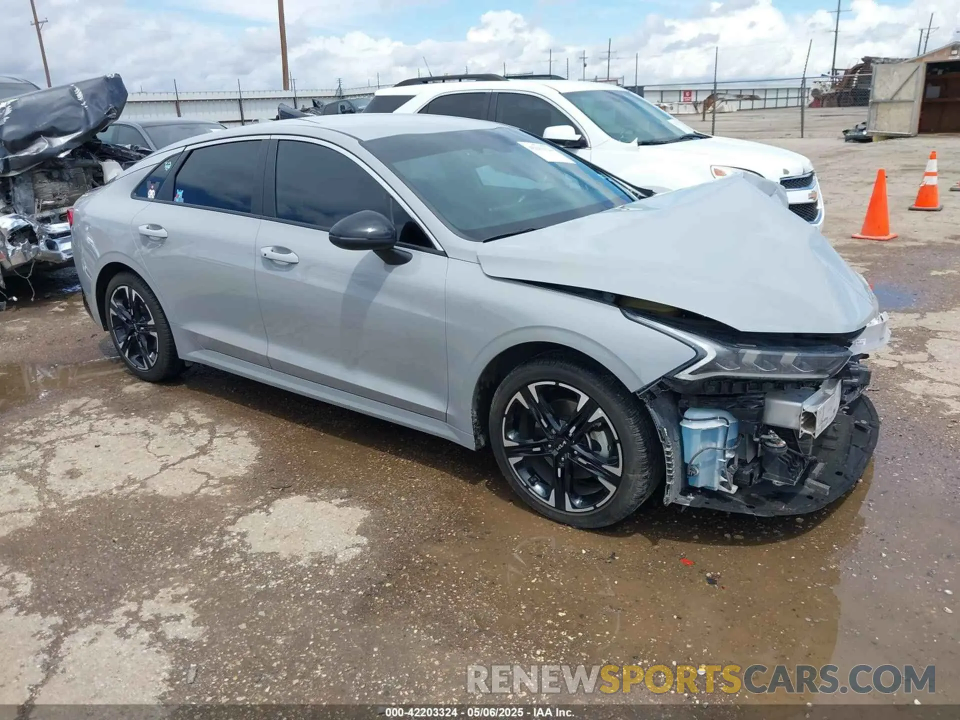 1 Photograph of a damaged car 5XXG64J23RG261252 KIA K5 2024