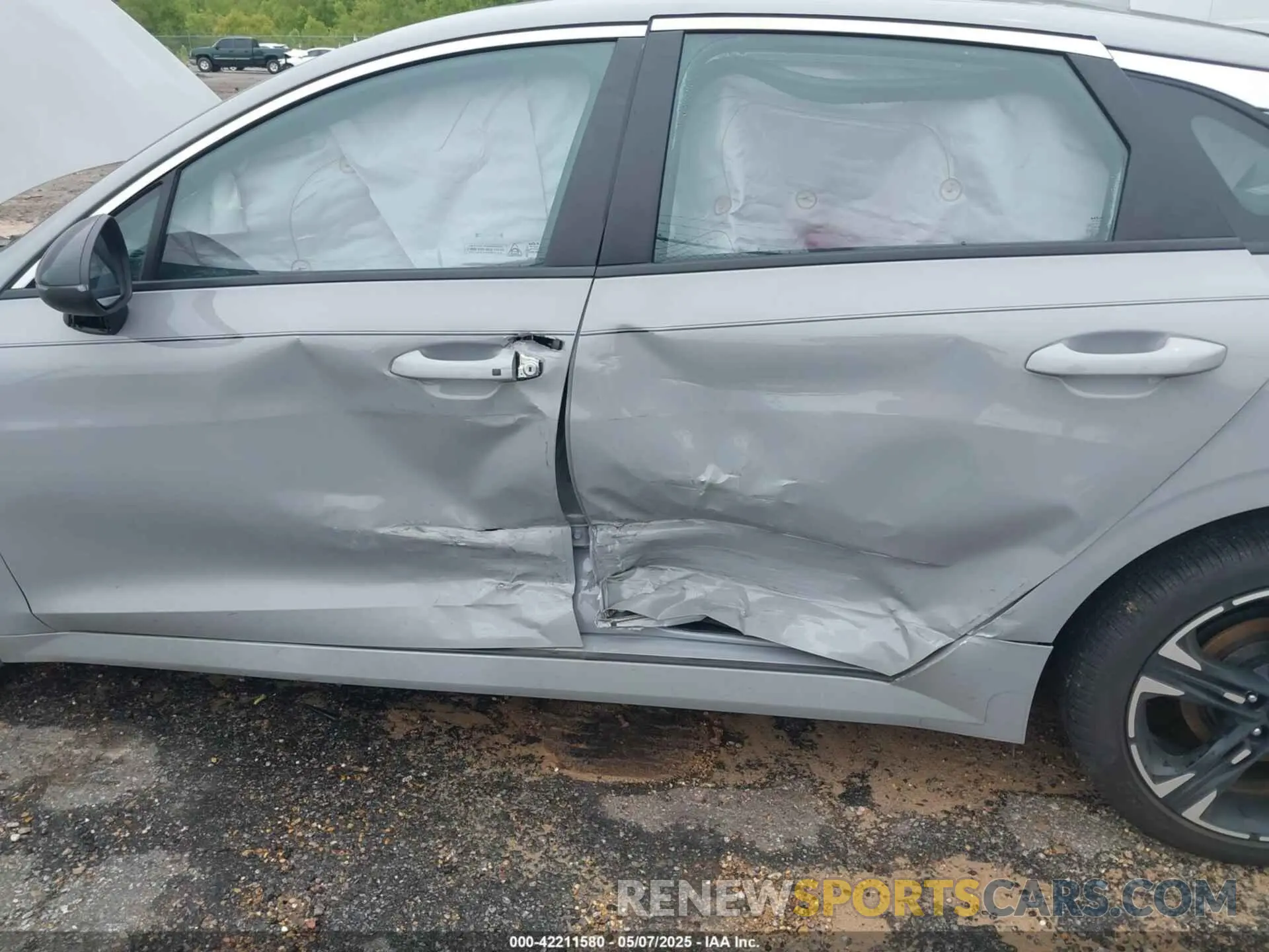 6 Photograph of a damaged car 5XXG64J23RG266497 KIA K5 2024