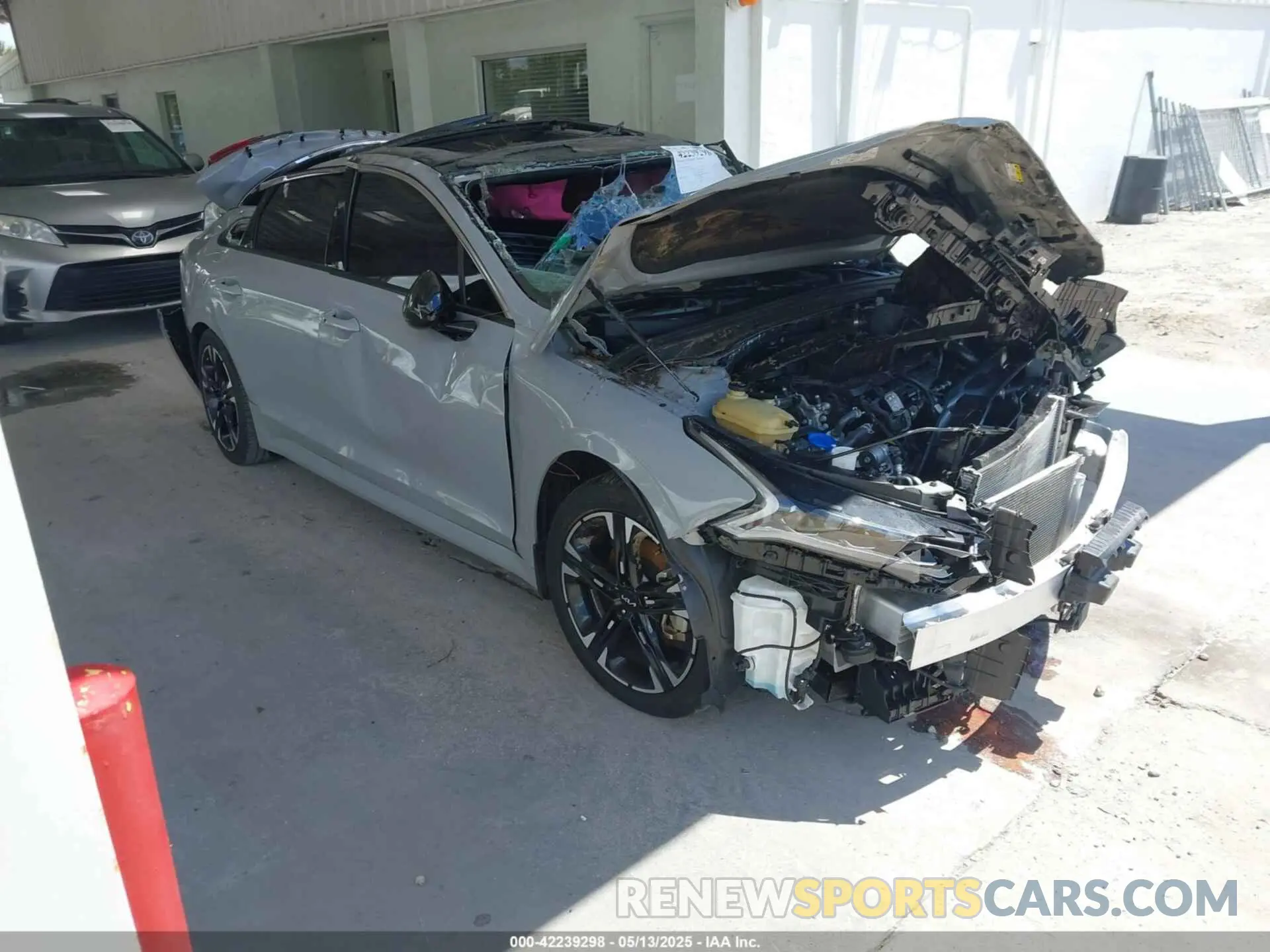 1 Photograph of a damaged car 5XXG64J28RG230692 KIA K5 2024